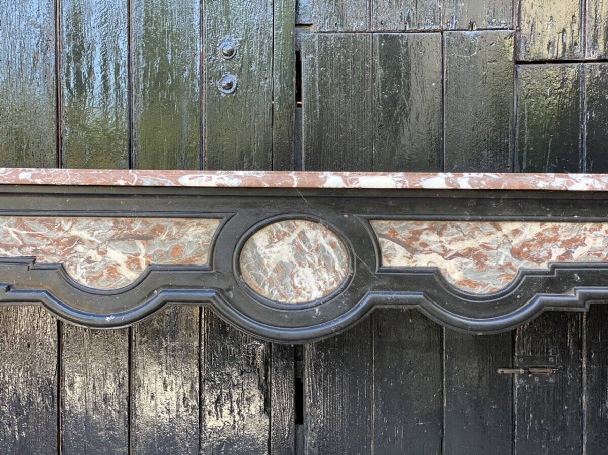 Cheminée en marbre noir de Belgique et gris des Ardennes, XVIIIème siècle