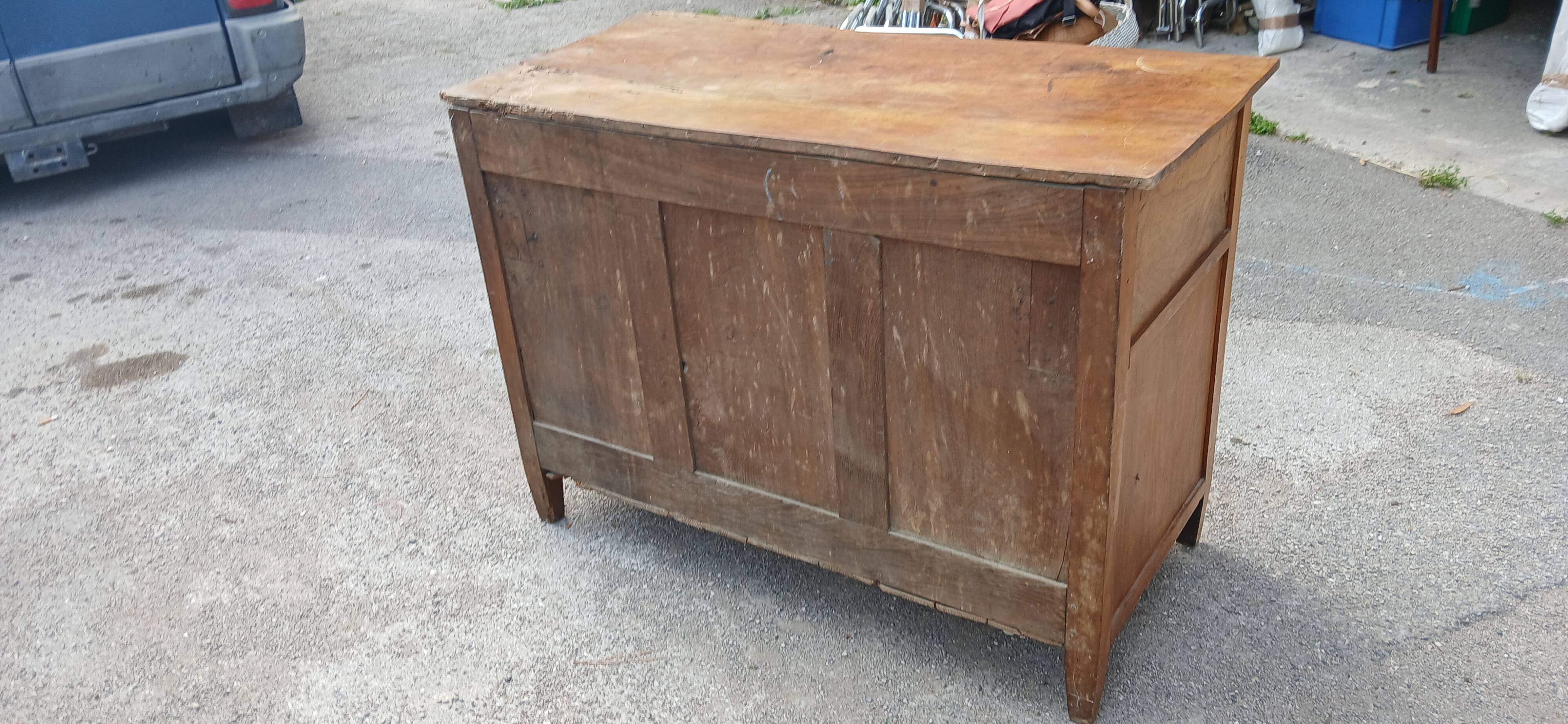 Regional chest of drawers in vintage cherry wood