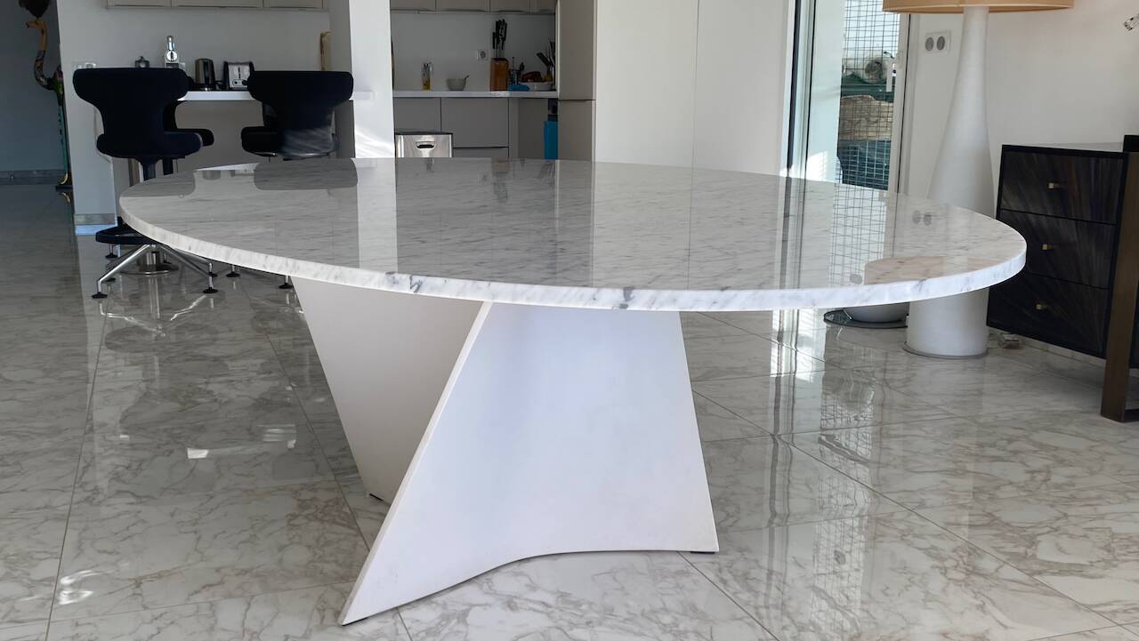Elliptical table in Carrara marble and Corian attributed to Xavier Lust.