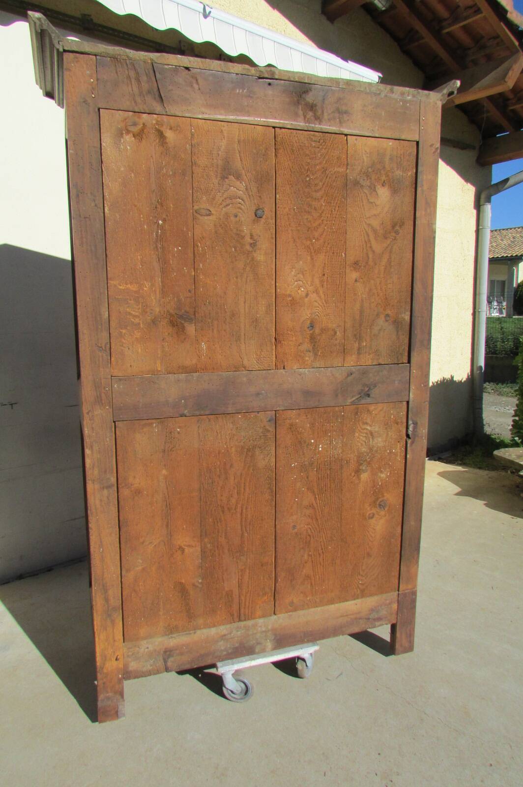 Large linen wardrobe in walnut and burl, Louis Philippe