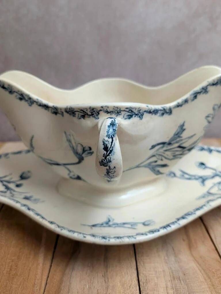 Antique sauce boat in Lunéville ironstone – Marguerite model – Blue decoration