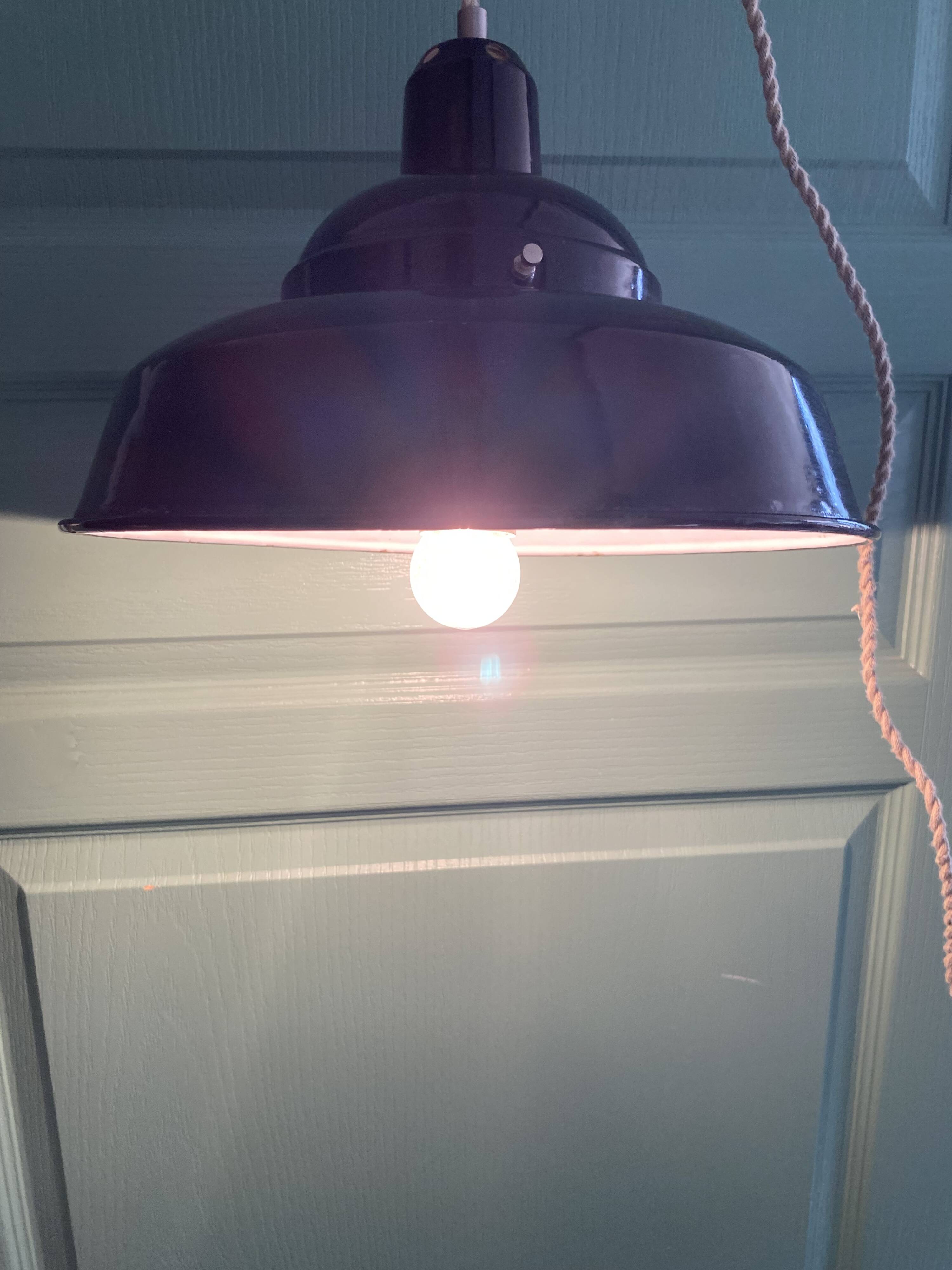 Enamelled sheet metal pendant light, fabric cable