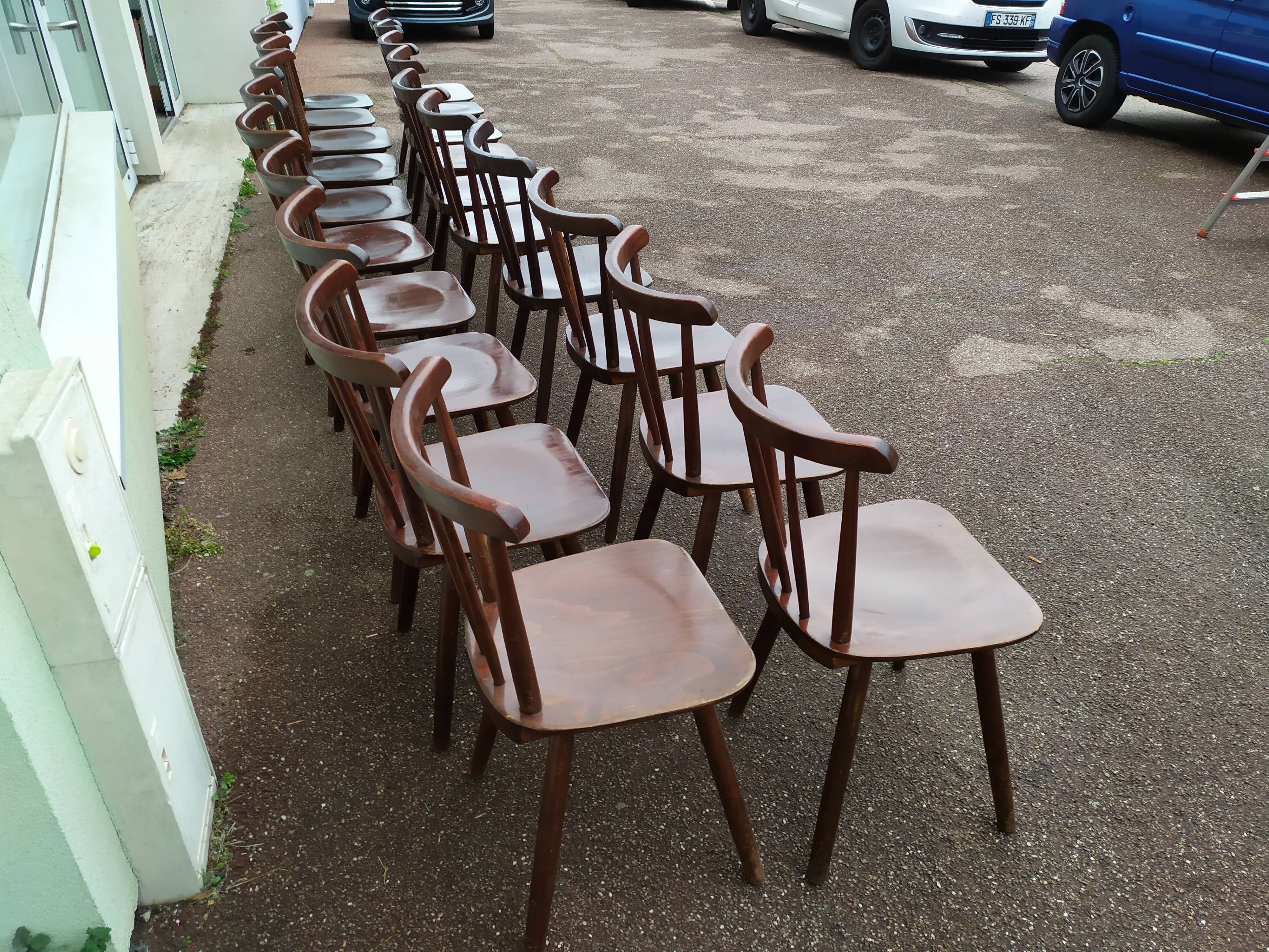 Lot de 20 chaises de bistrot bois - vintage