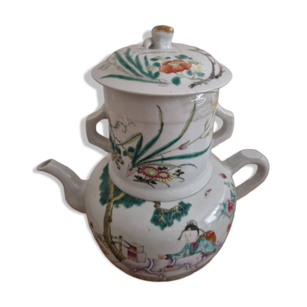 Ancienne théière chinoise en porcelaine émaillée décor famille rose