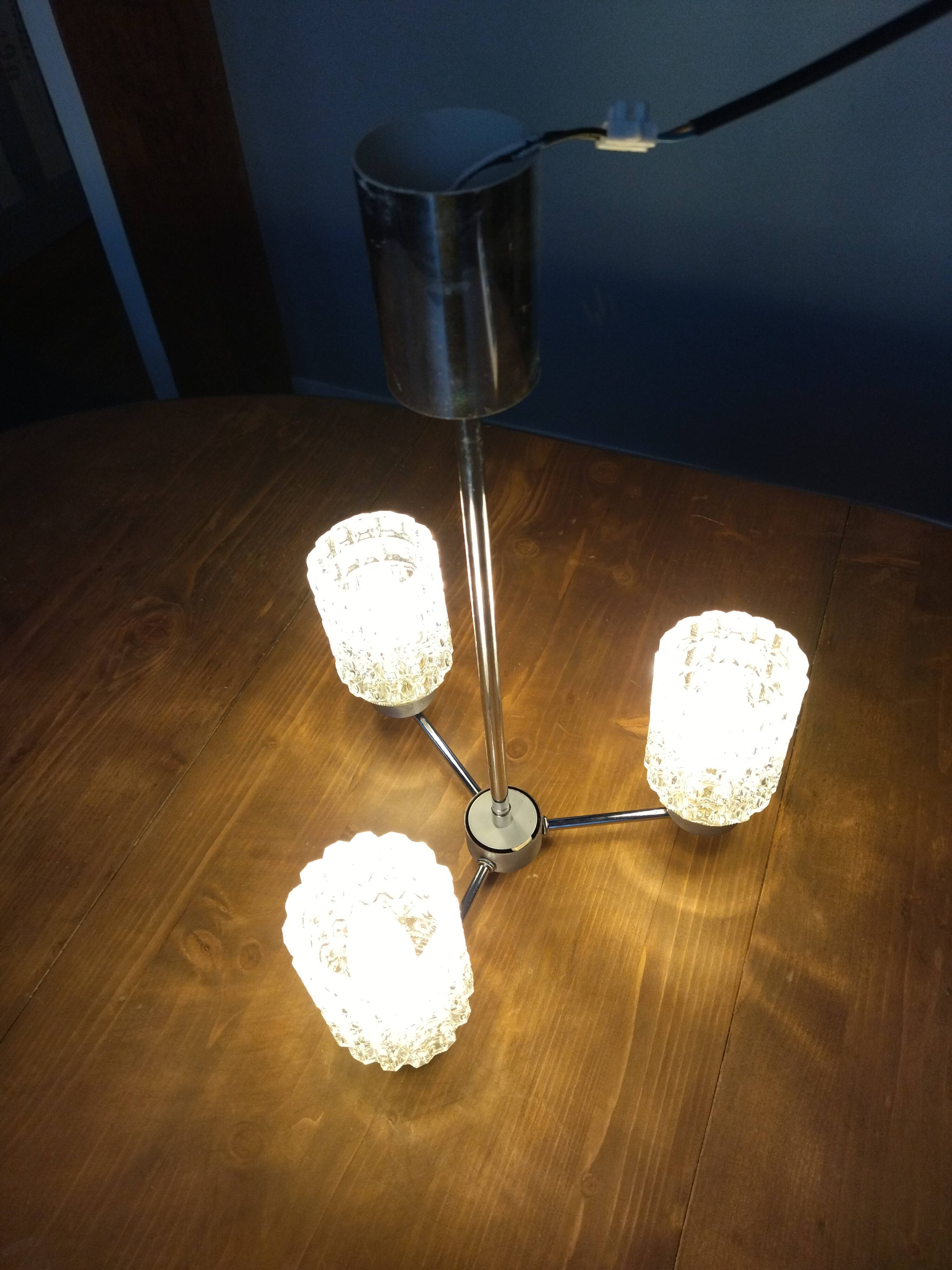 Suspension vintage avec 3 globes en verre ciselé