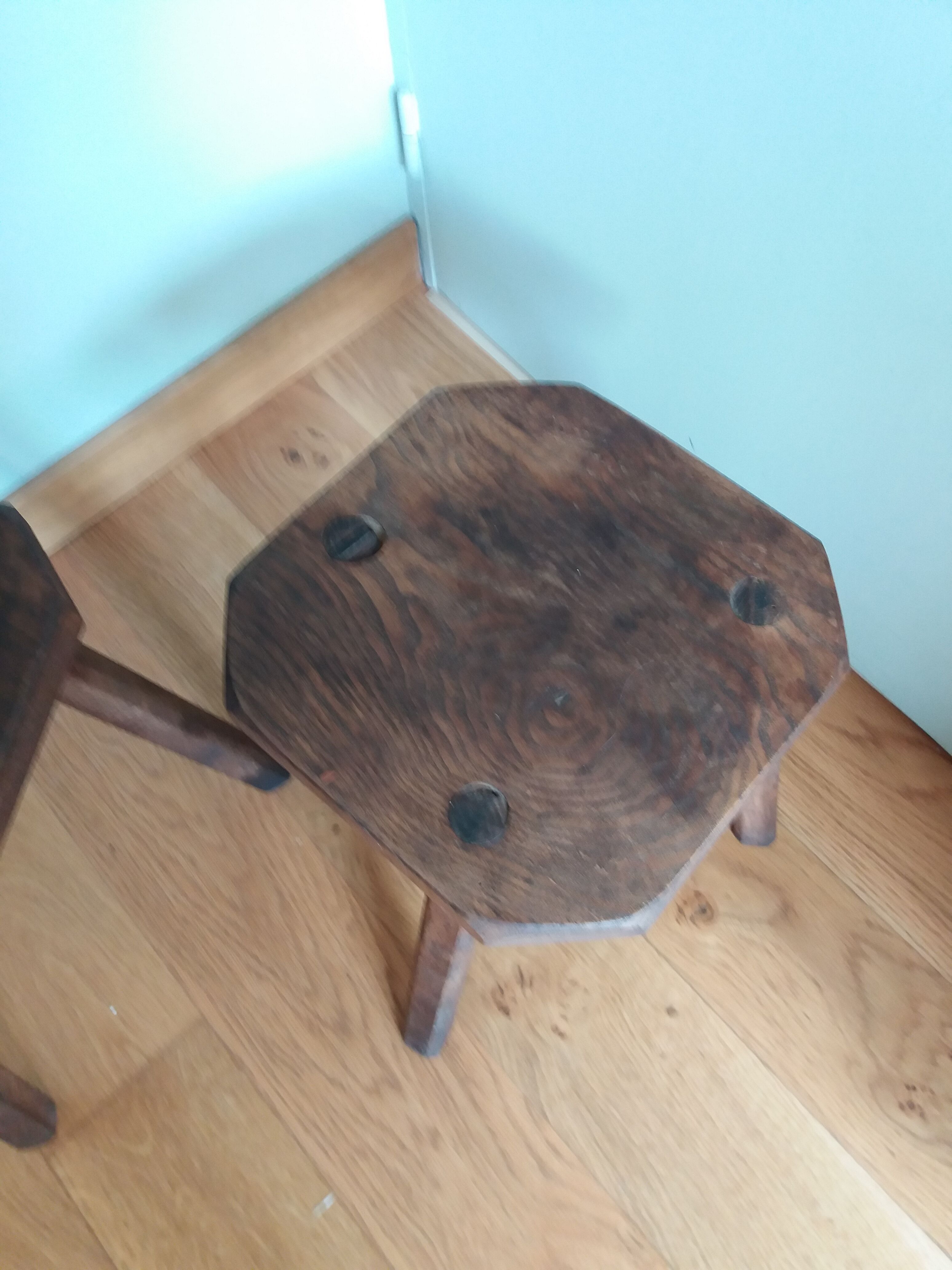 Tripod cowherd stools