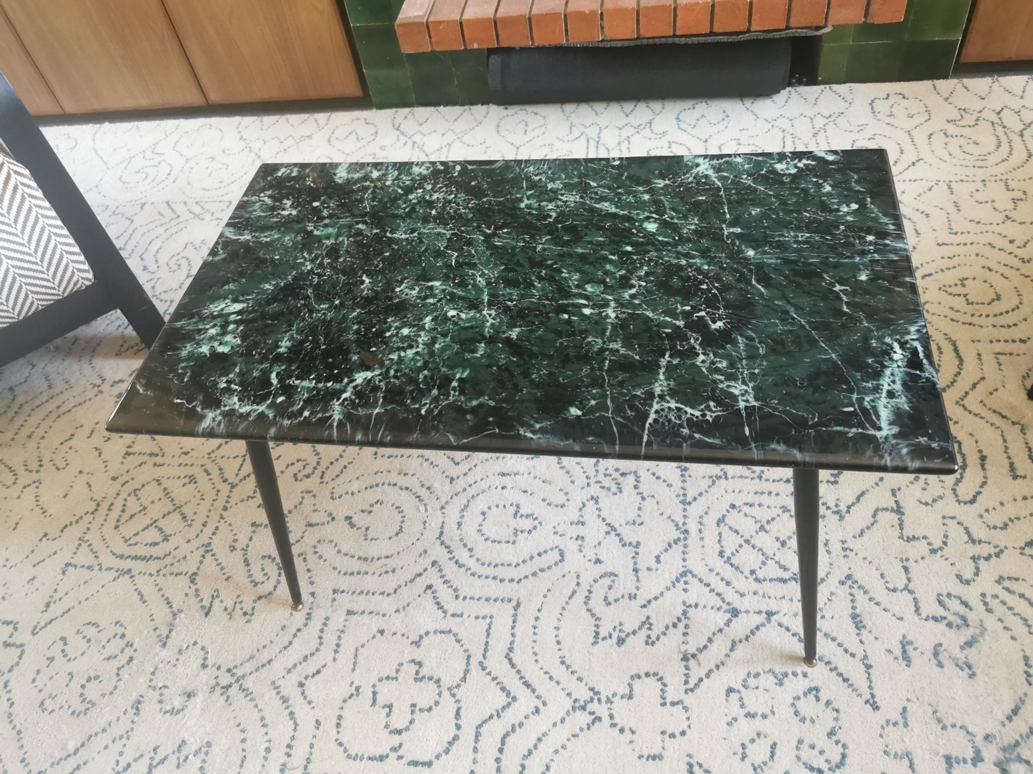 Vintage resin coffee table with a marble effect.