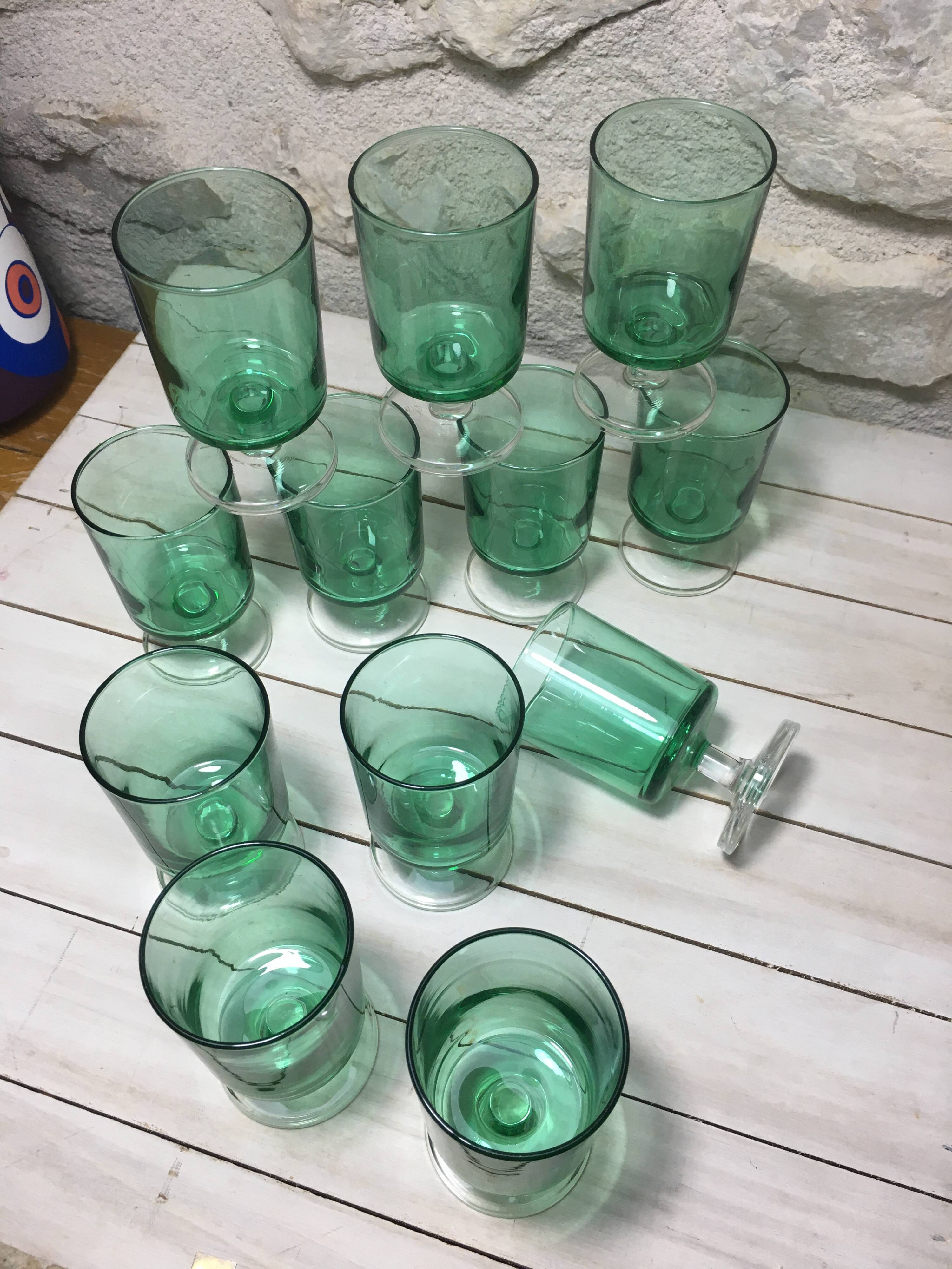 12 Vintage cavalier glasses green color ht 9 cm luminarc France