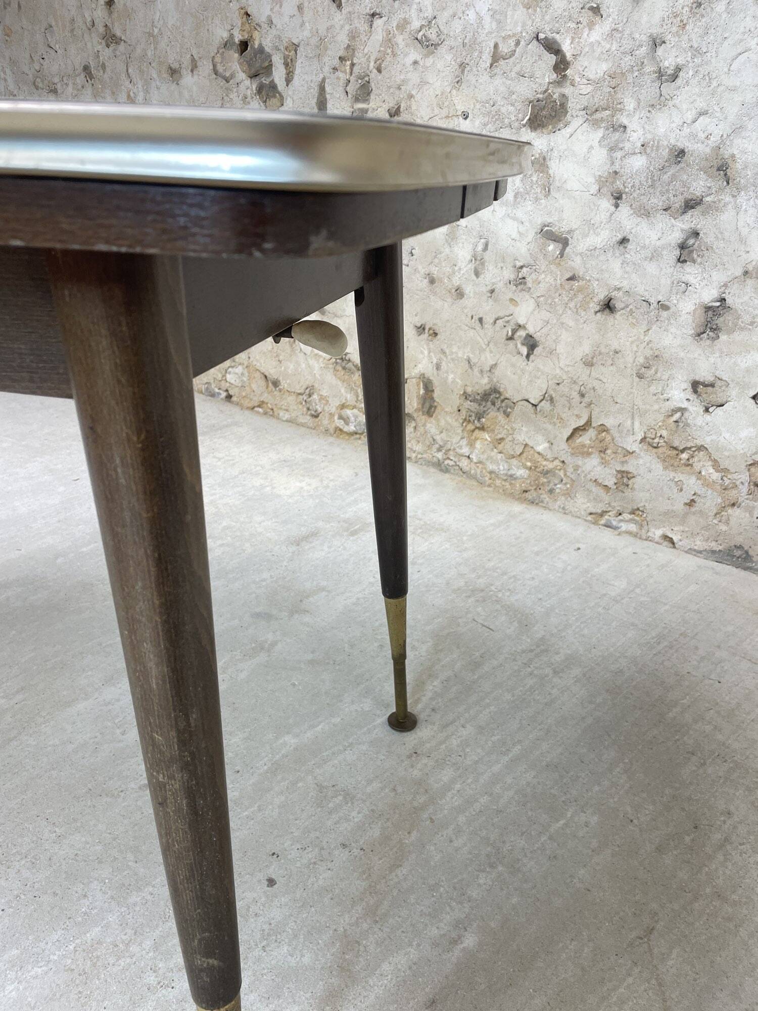 Crank dining table