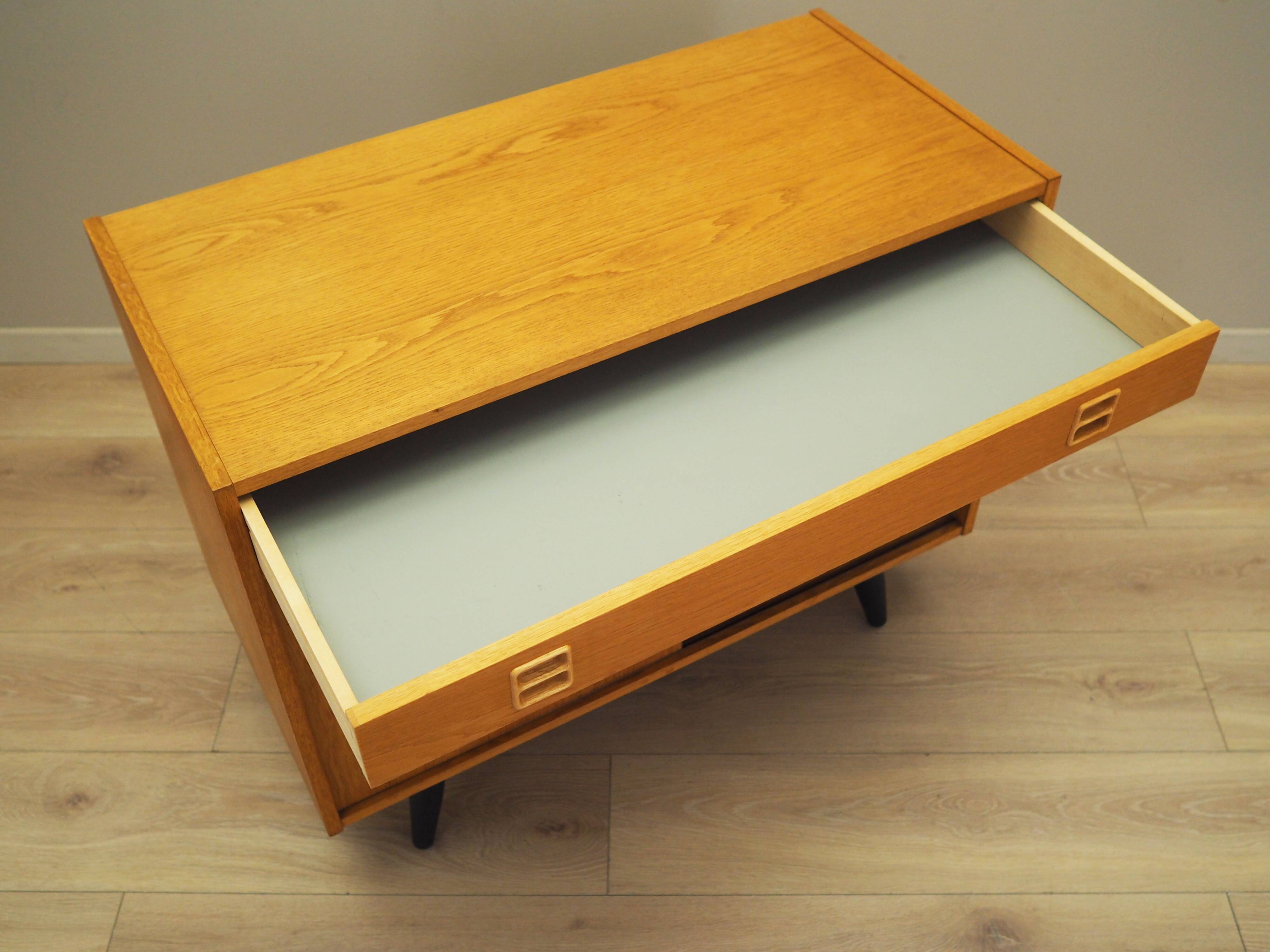Meuble en frêne, design danois, années 1960, production : Danemark