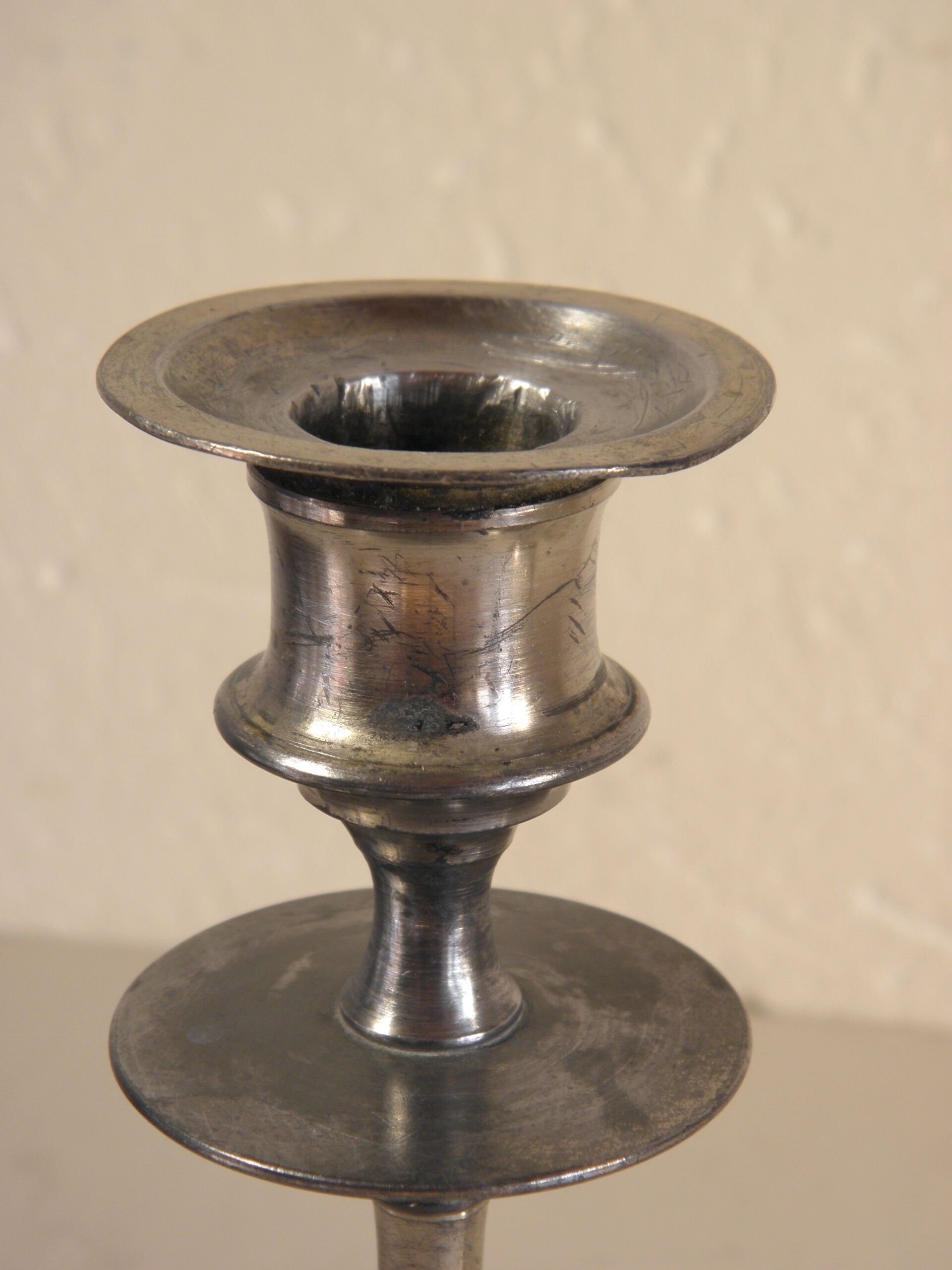 Pair of candlesticks in silver metal