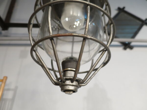 Suspension industrielle en fonte