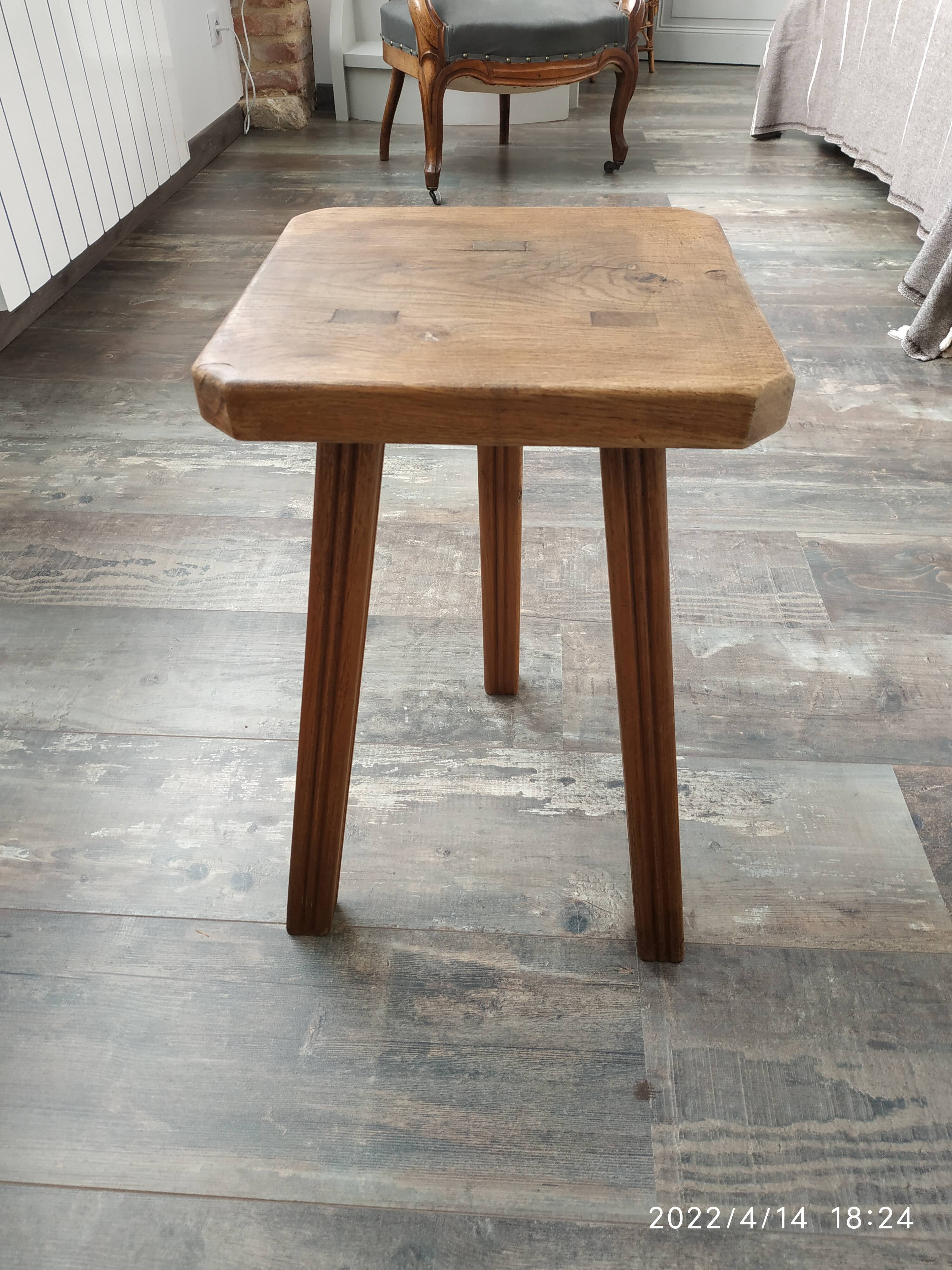 Tripod wood stool