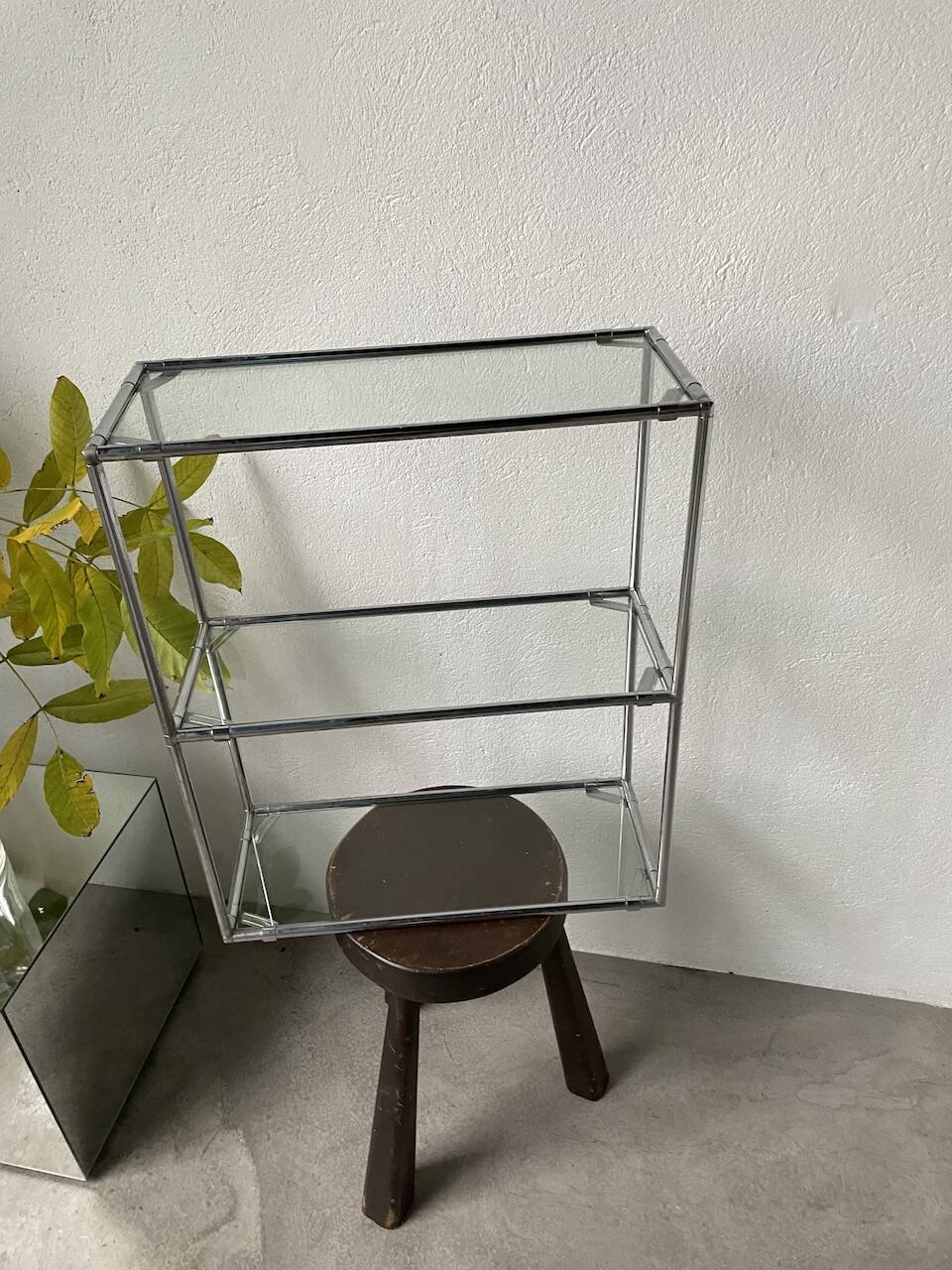 Abstracta Poul Cadovious wall shelf