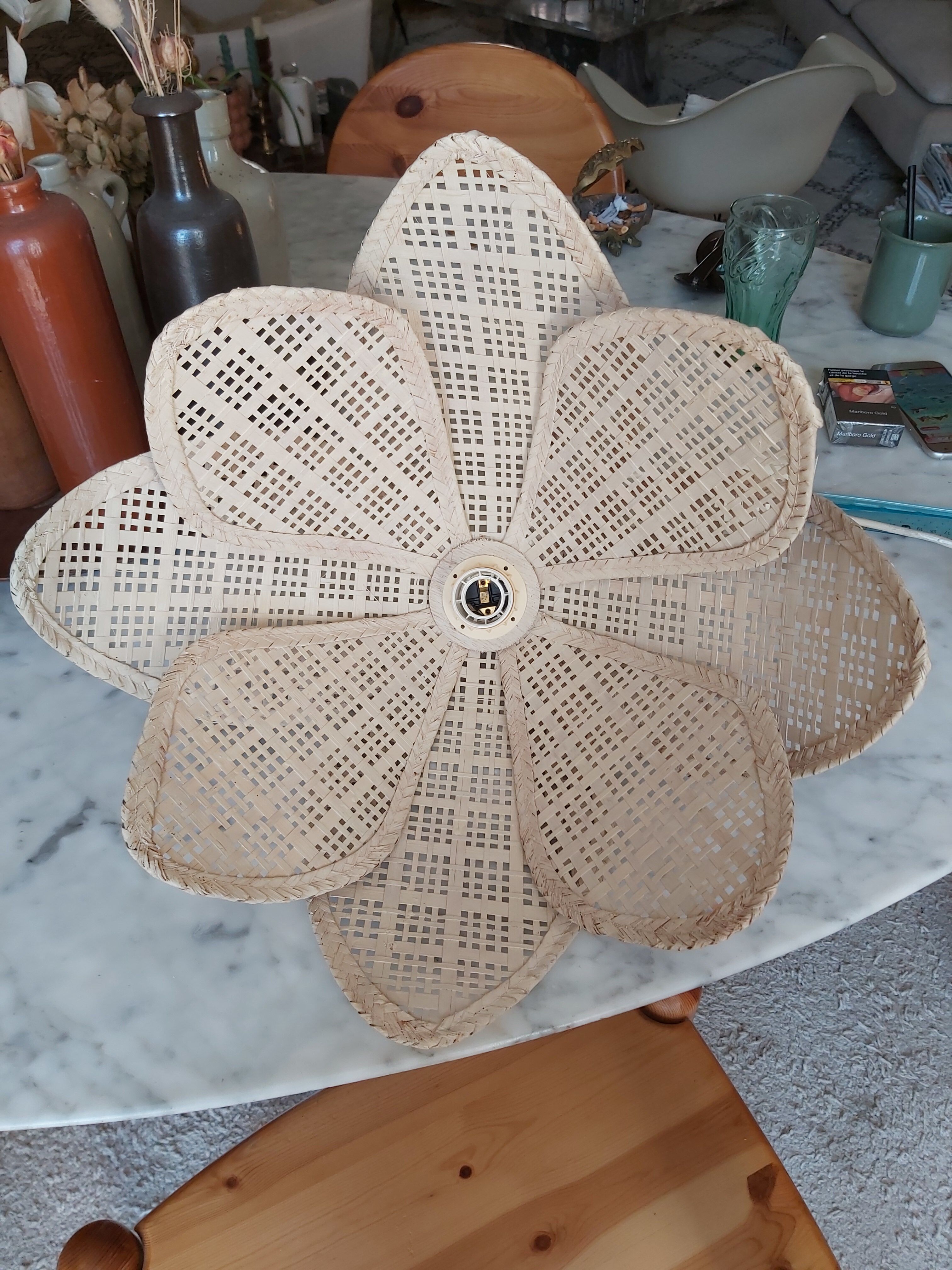 Vintage straw flower suspension