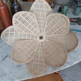 Vintage straw flower suspension