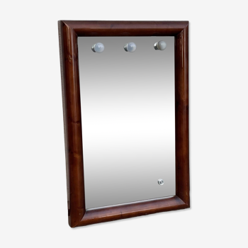 Mirror with integrated lighting