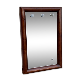 Mirror with integrated lighting