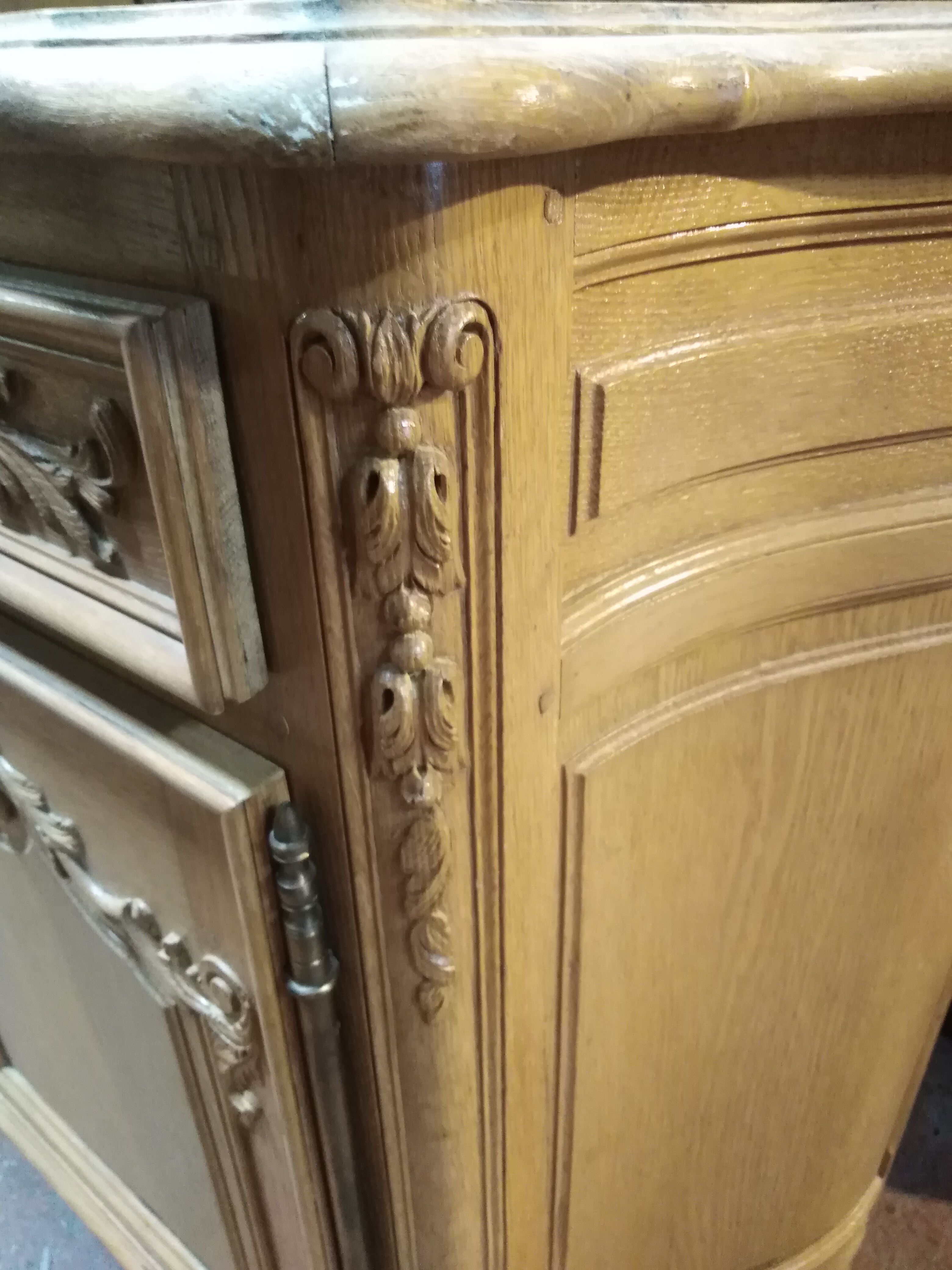 Curved buffet, sculpted Provençal style