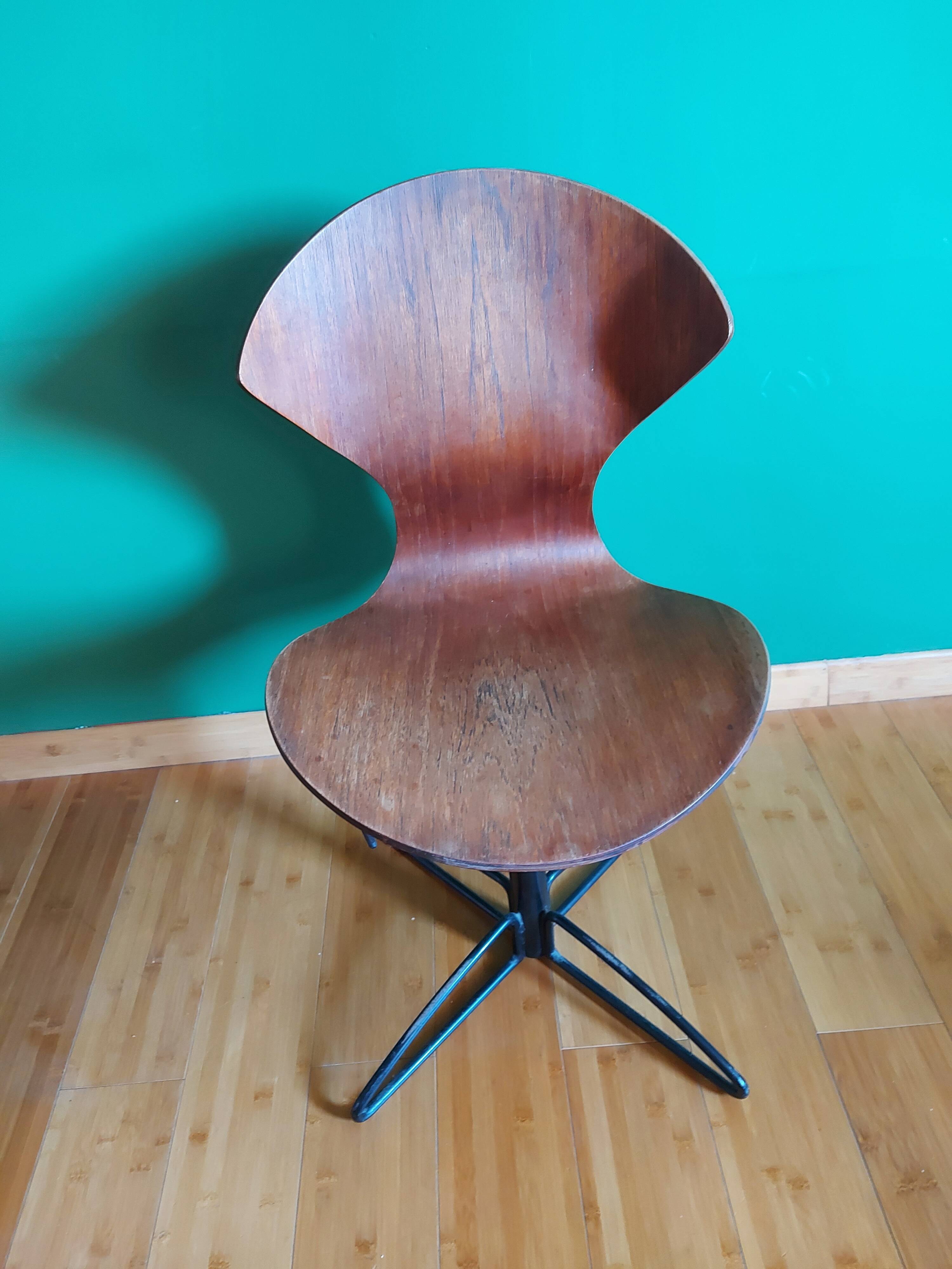 Chaise en bois courbé
