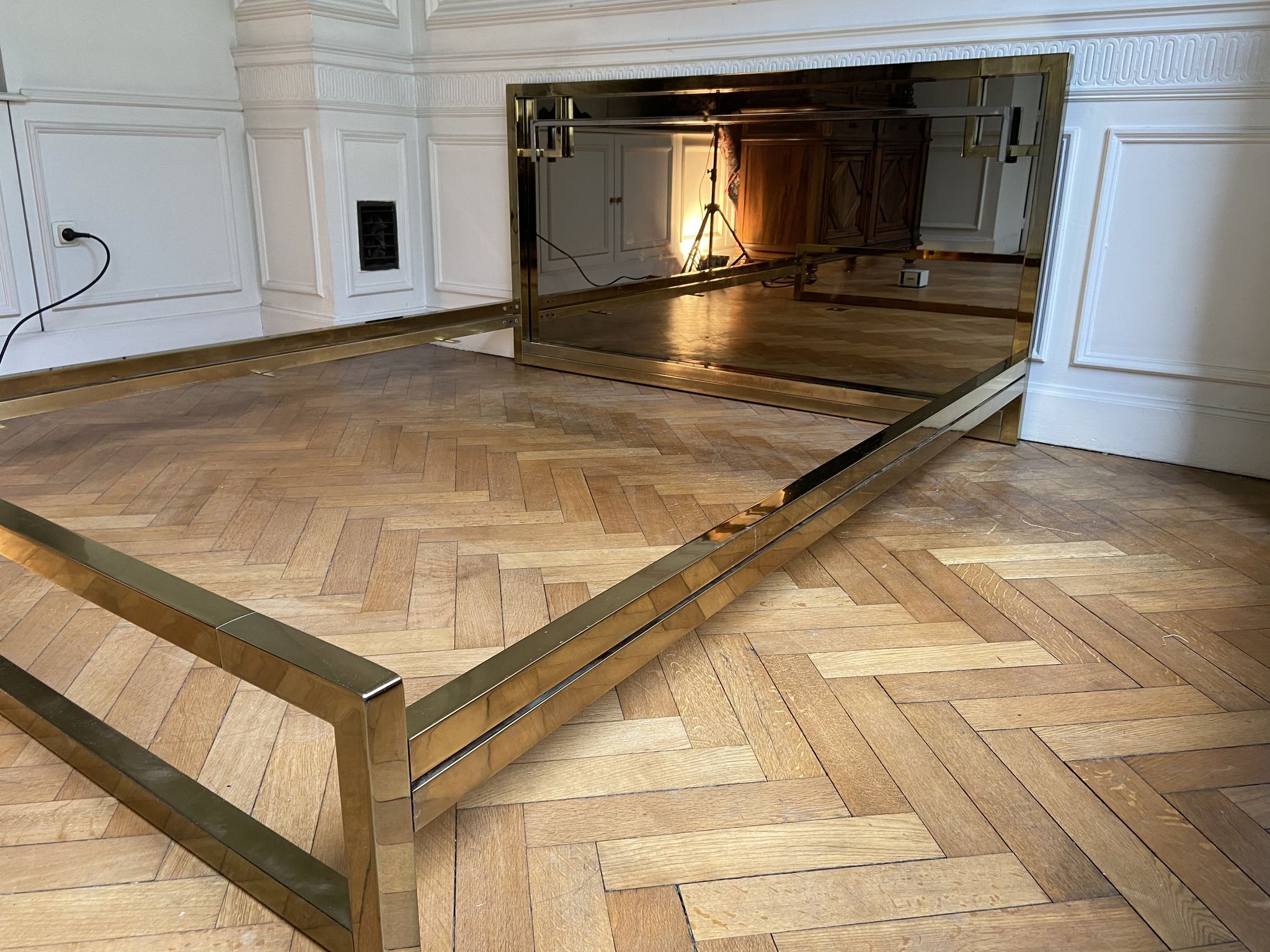 Belgo Chrom bed in gold metal and bronze mirrored headboard, 1970