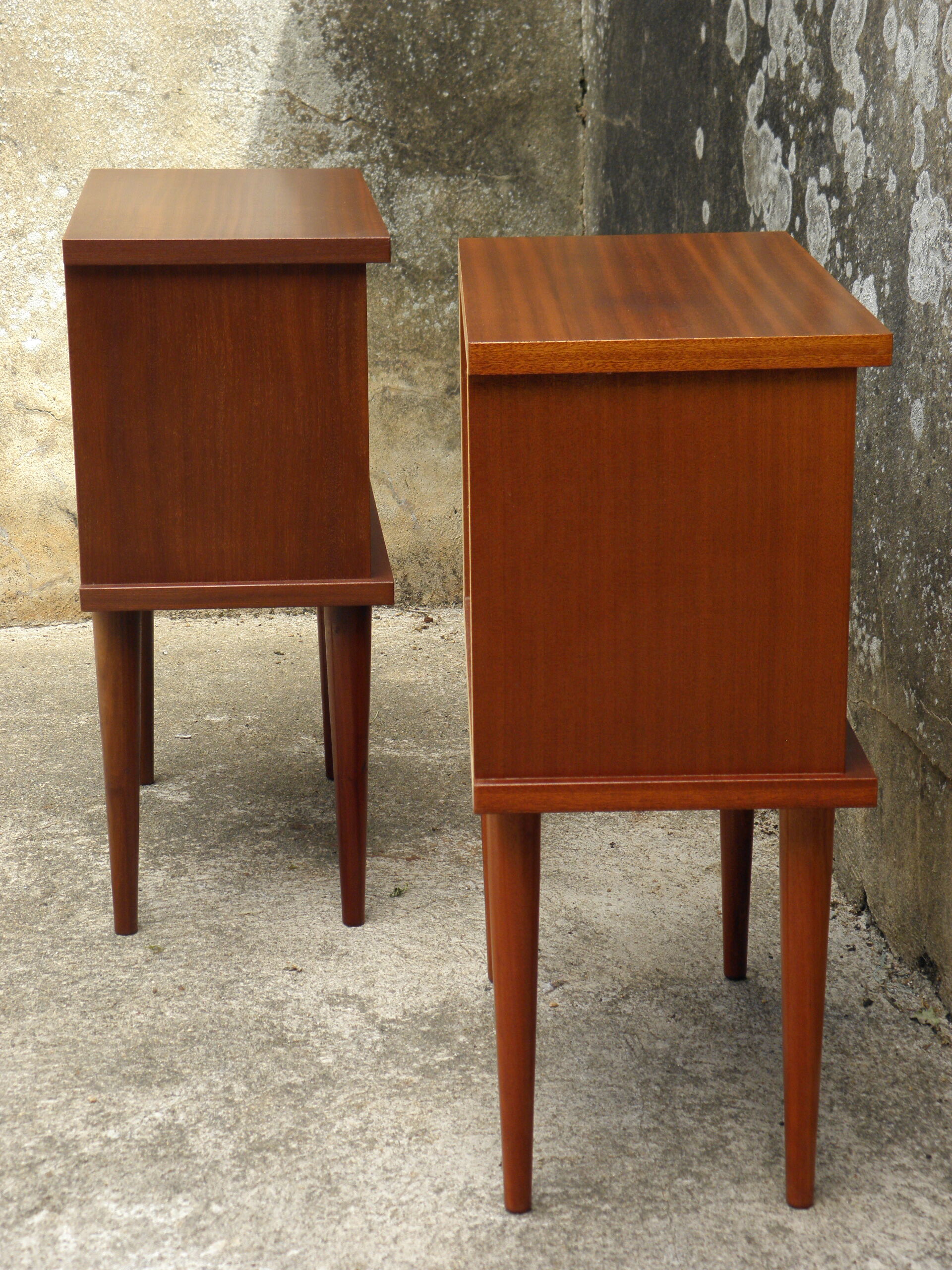 Pair of bedside tables feet spindles 70s