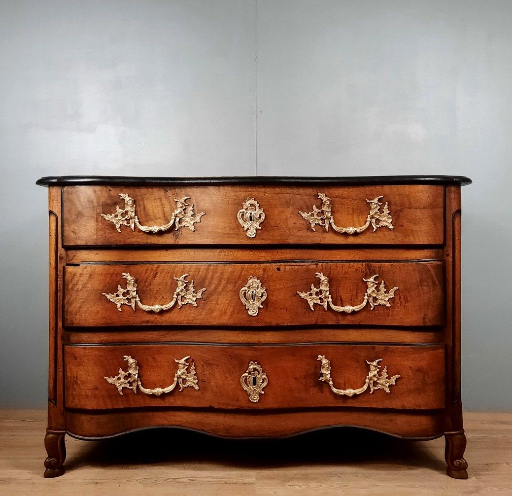 Chest of drawers crossbow louis XV in walnut XVIII th around 1750