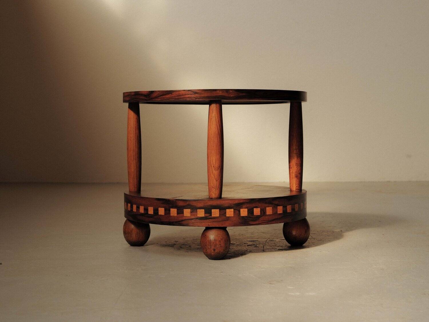 Art Deco gueridon in marquetry, circa 1930.