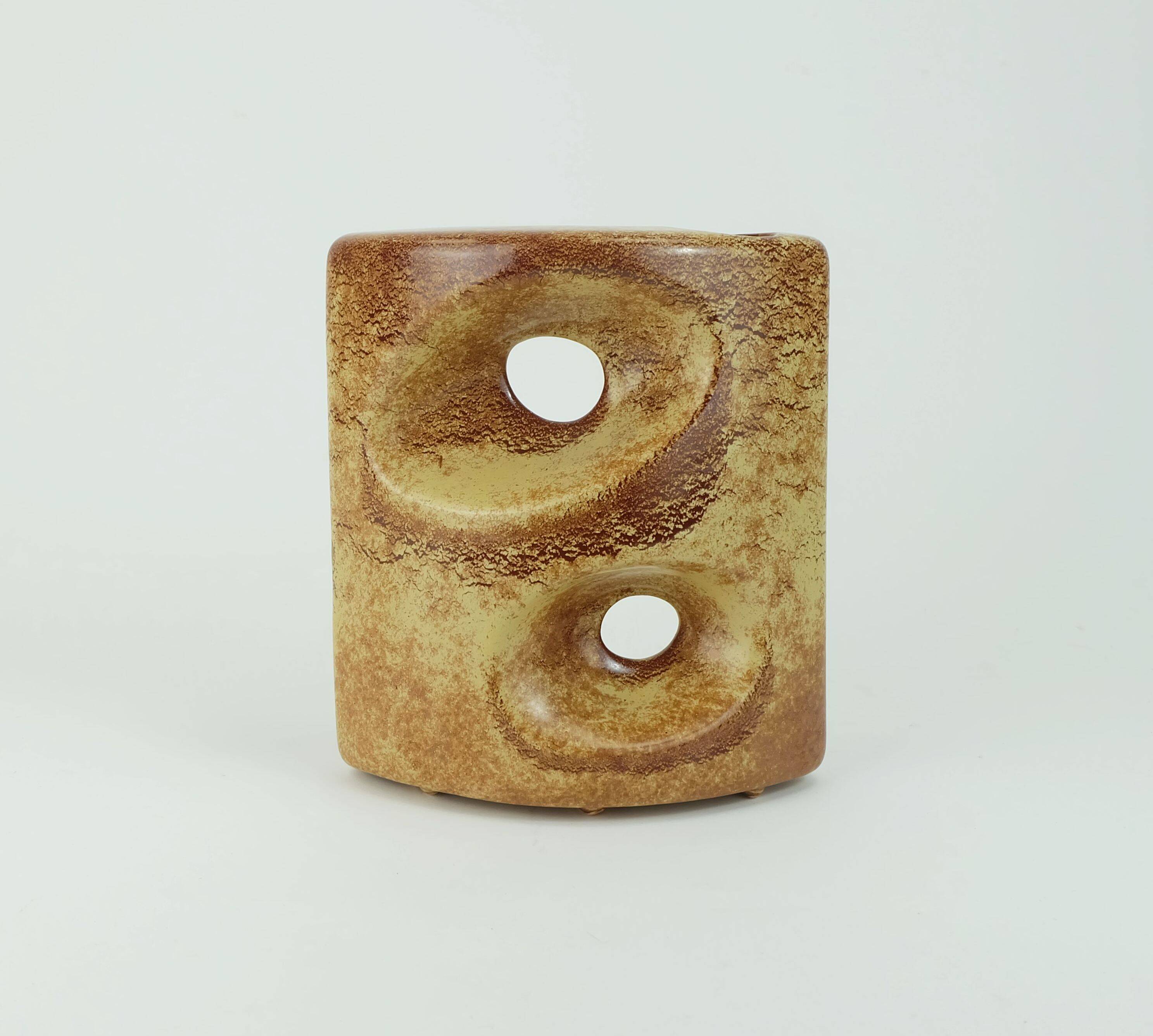 Very beautiful sculptural bertoncello italy ceramic vase roberto rigon 1970s model 911