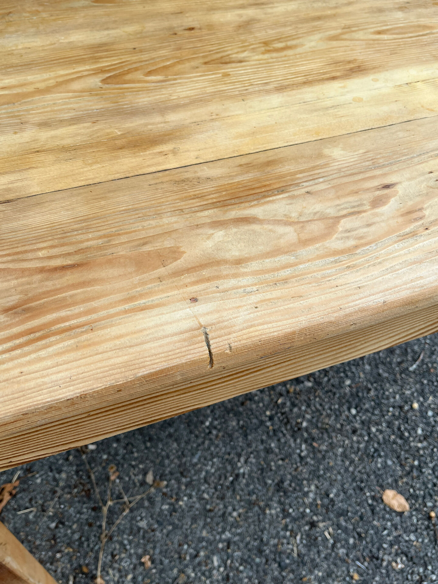 Desk table