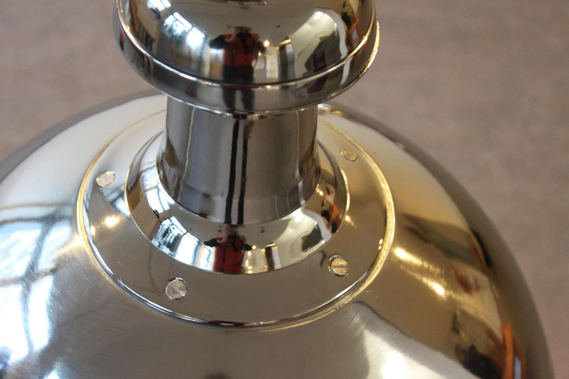 Suspension en nickel, style industriel.
