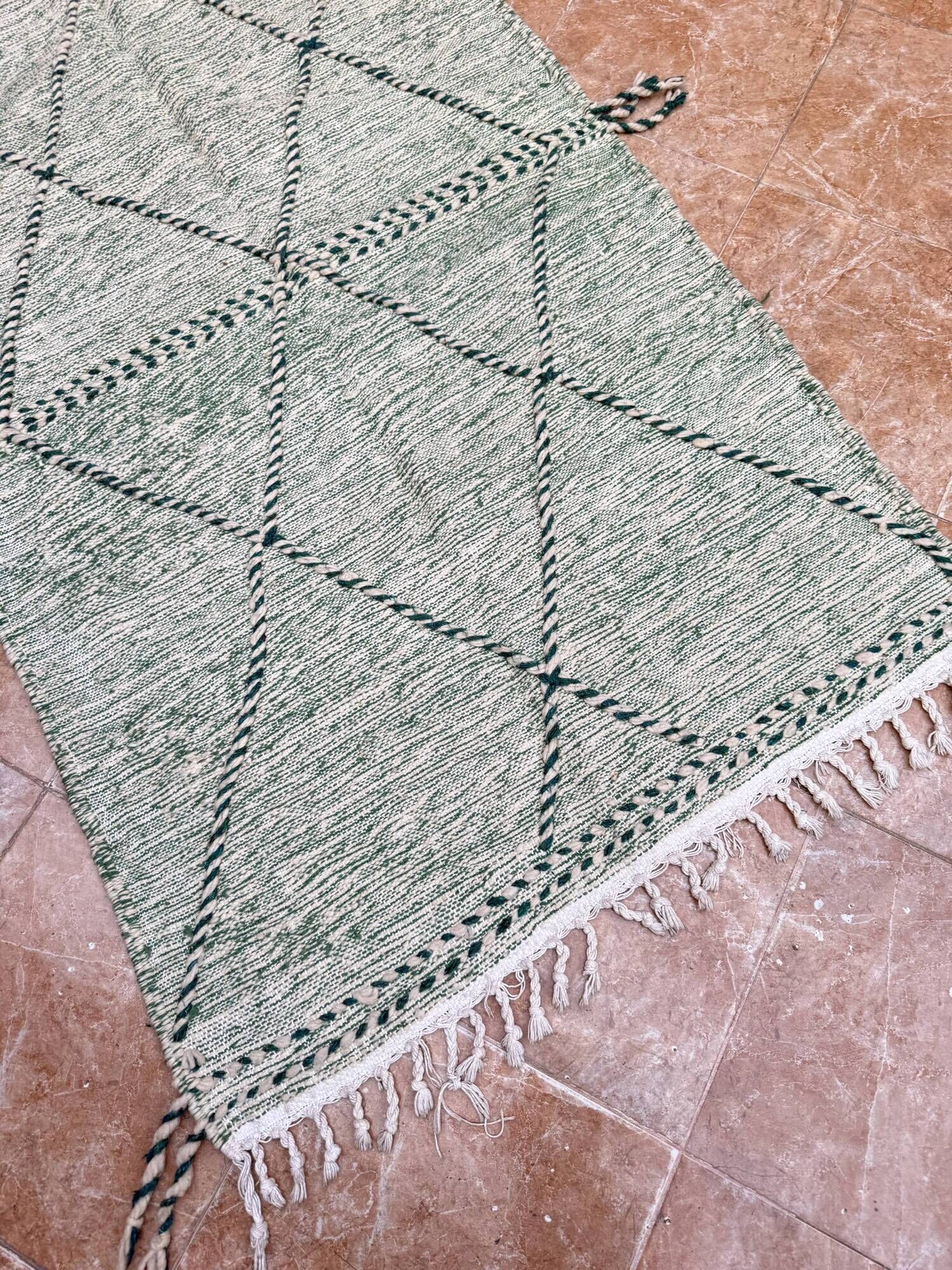 Small Moroccan Berber rug (Zanafi kilim) for bedroom and living room.