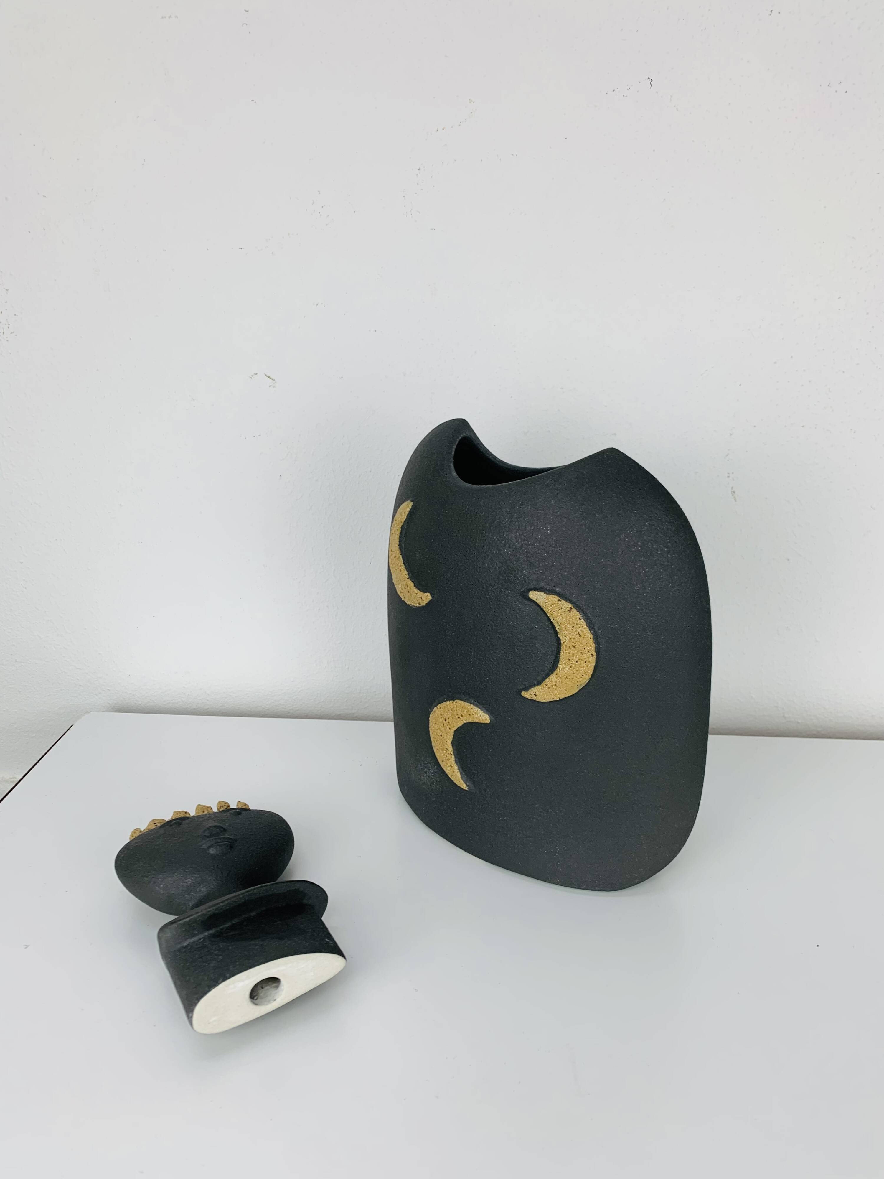 Anthropomorphic ceramic sculpture