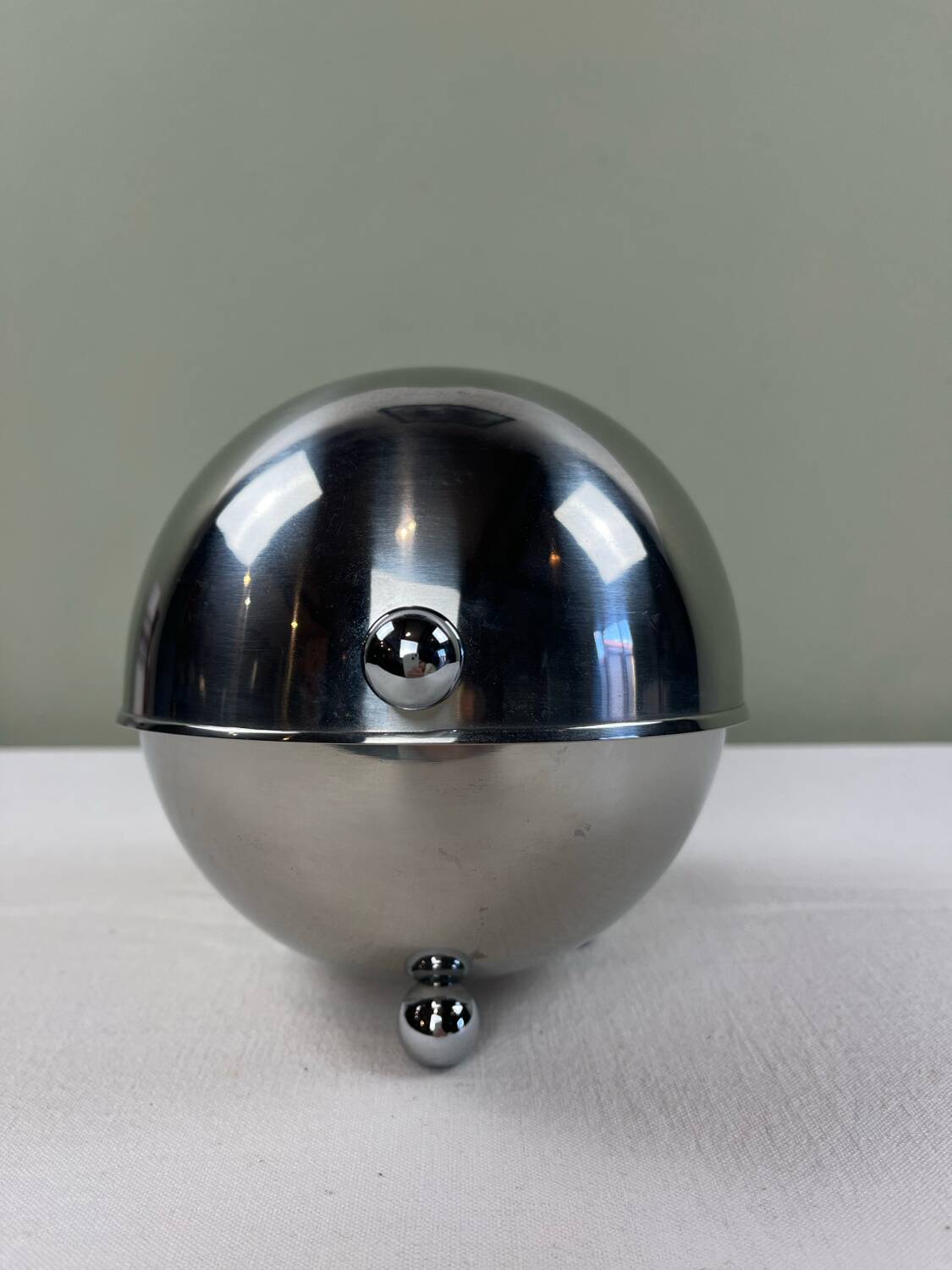 Tripod ball sugar bowl