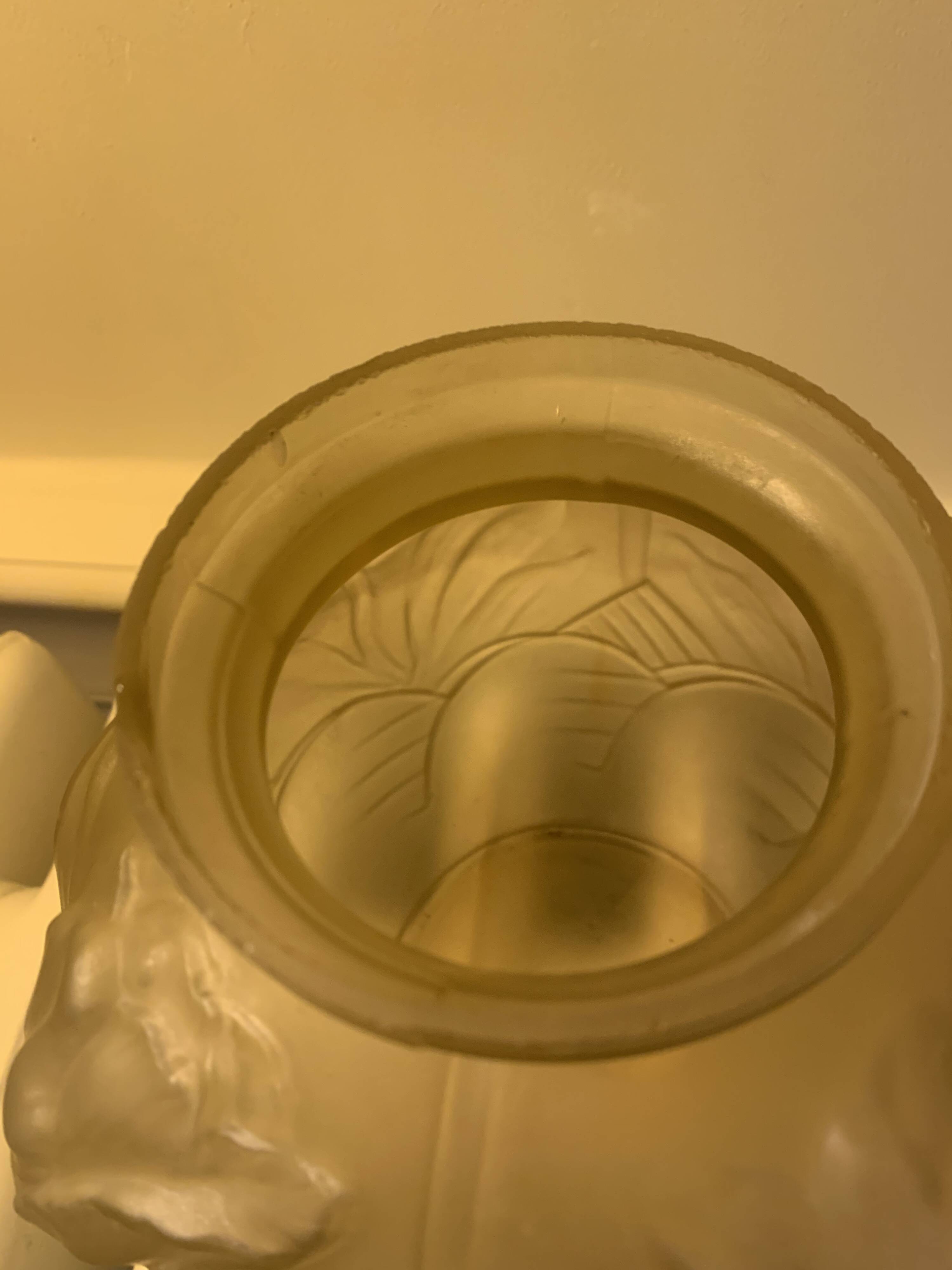 Art Deco ball vase decorated with tulips