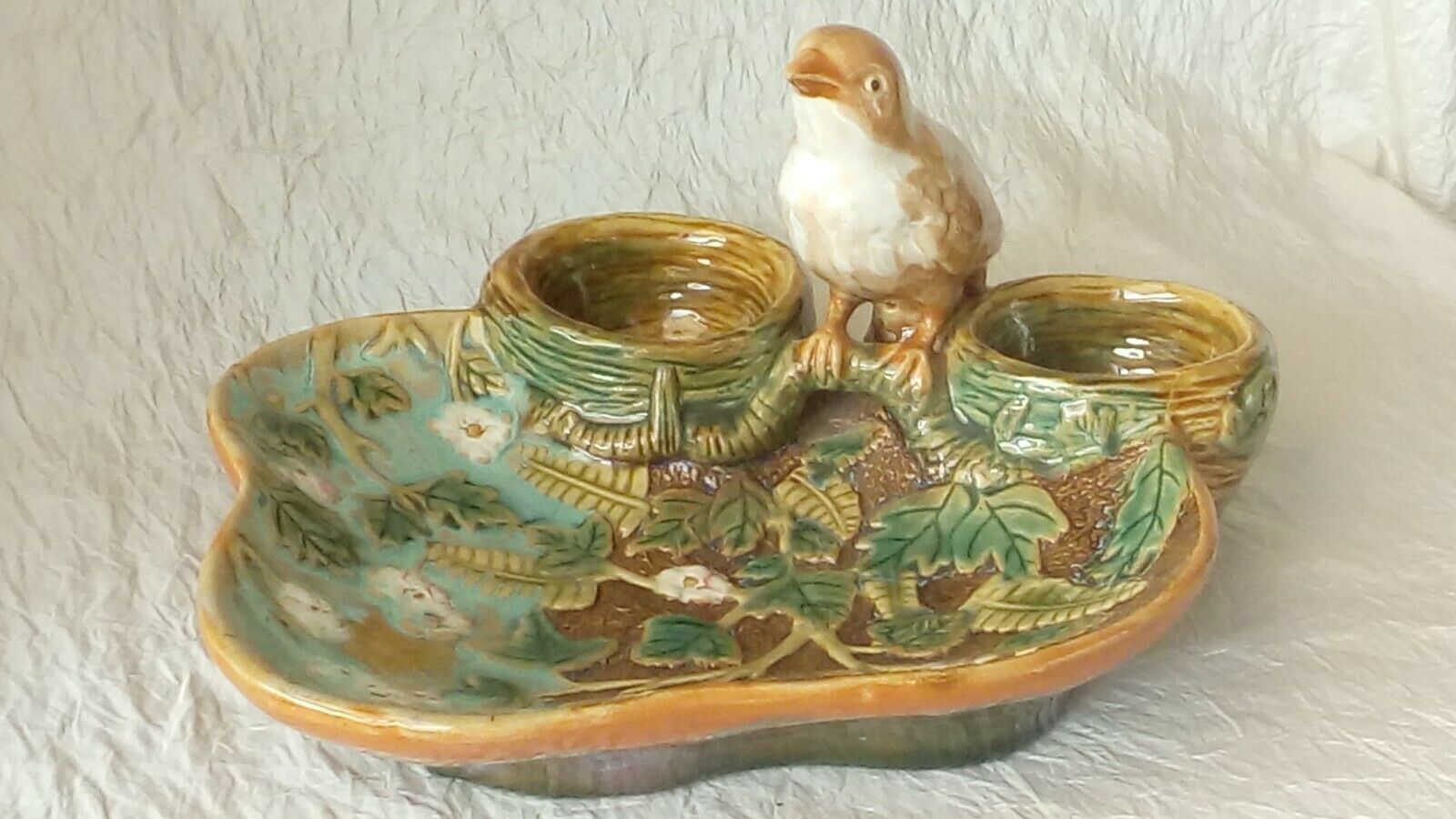 Empty ceramic pocket slurry nest birds