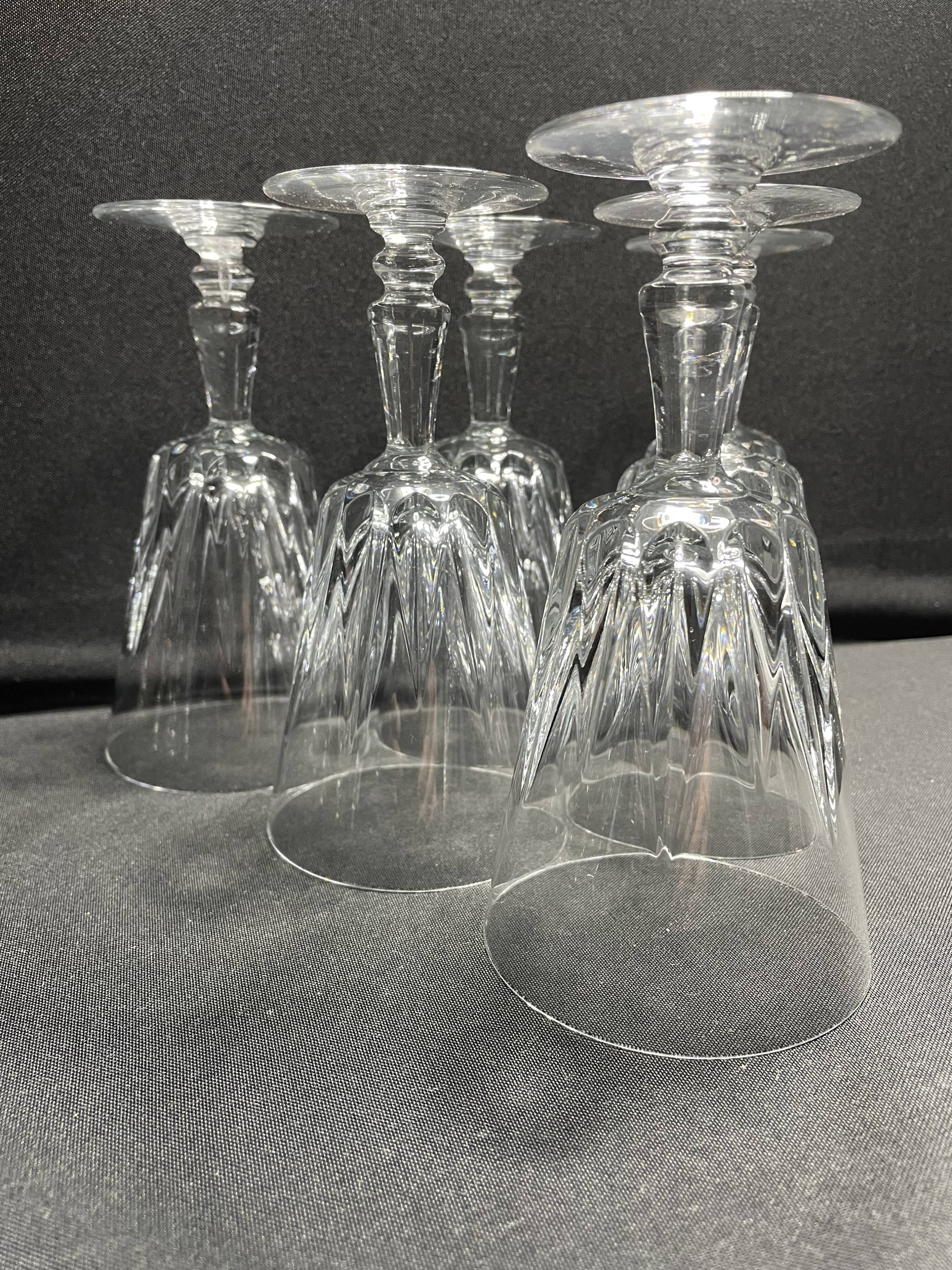 6 glasses on foot with water or wine