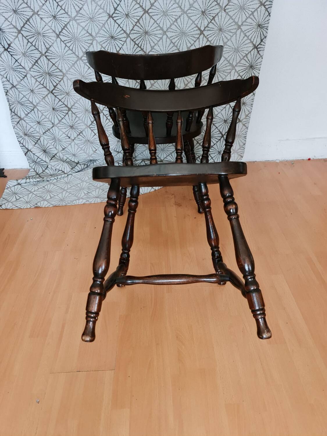 2 chaises modèle Western Yugoslavia Killer Z4