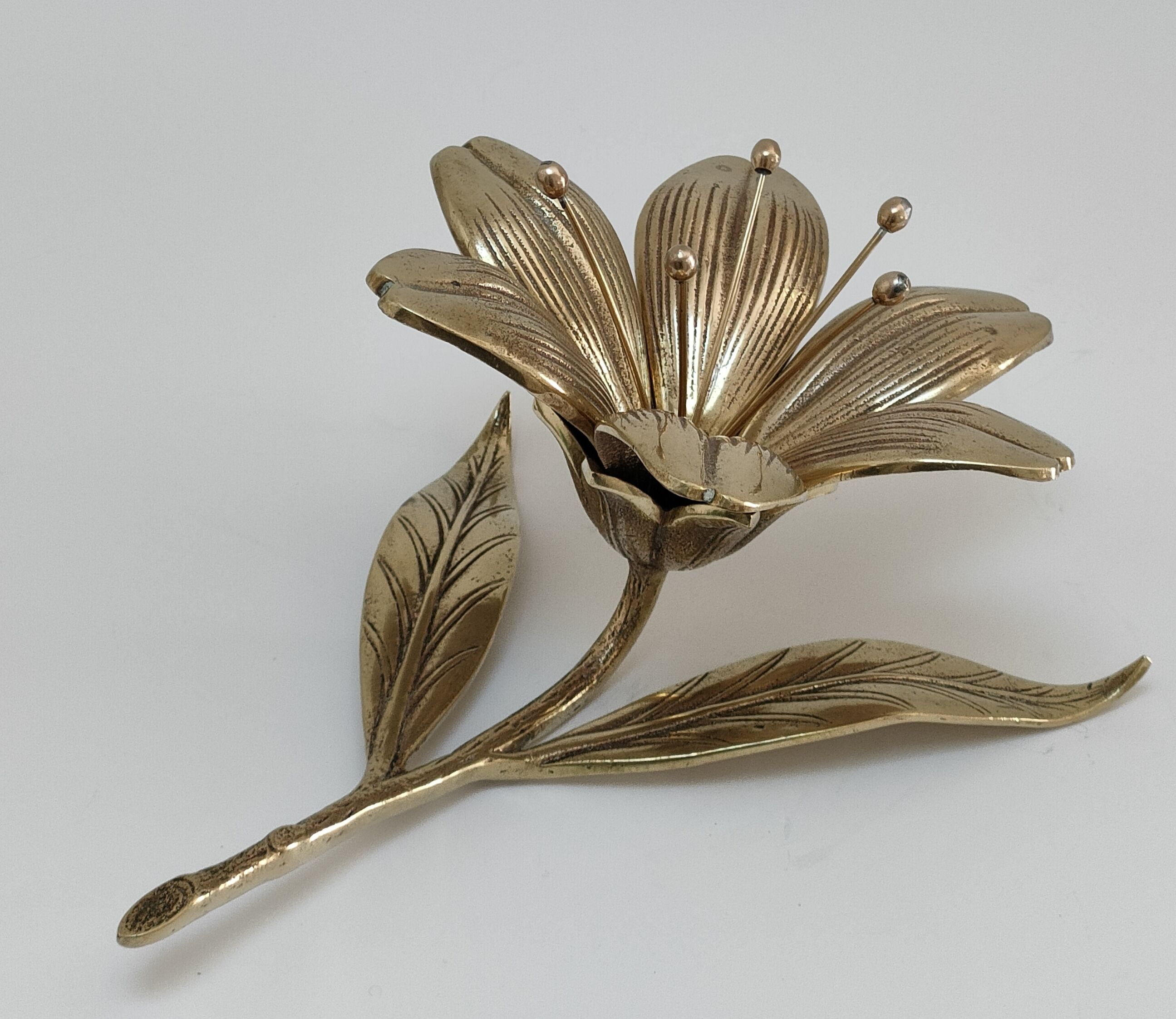 Sculptural flower solid brass ashtray 60/70s