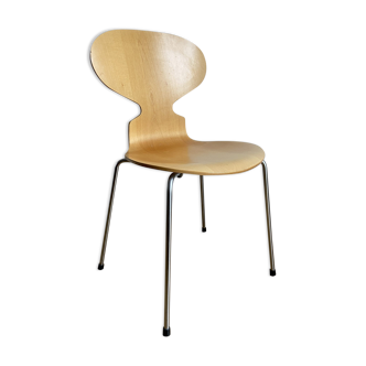 Chair ant or 3101 called "the ant" by Arne Jacobsen edition Fritz Hansen 2002 made in denmark