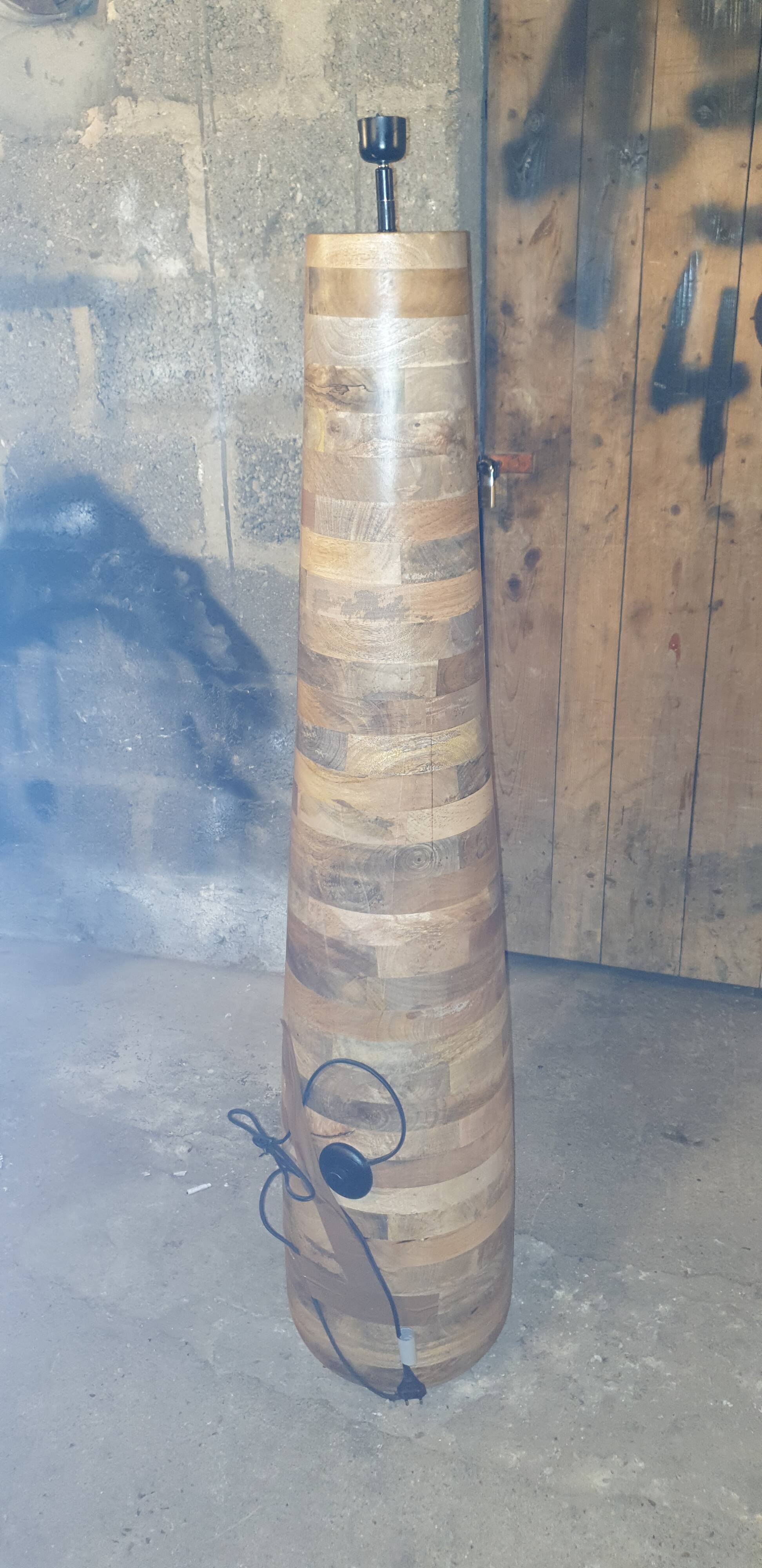 Design column floor lamp in mango wood