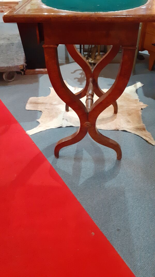 Table à jeux XIXème en ronce de noyer