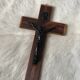 Crucifix ancien métal et bois