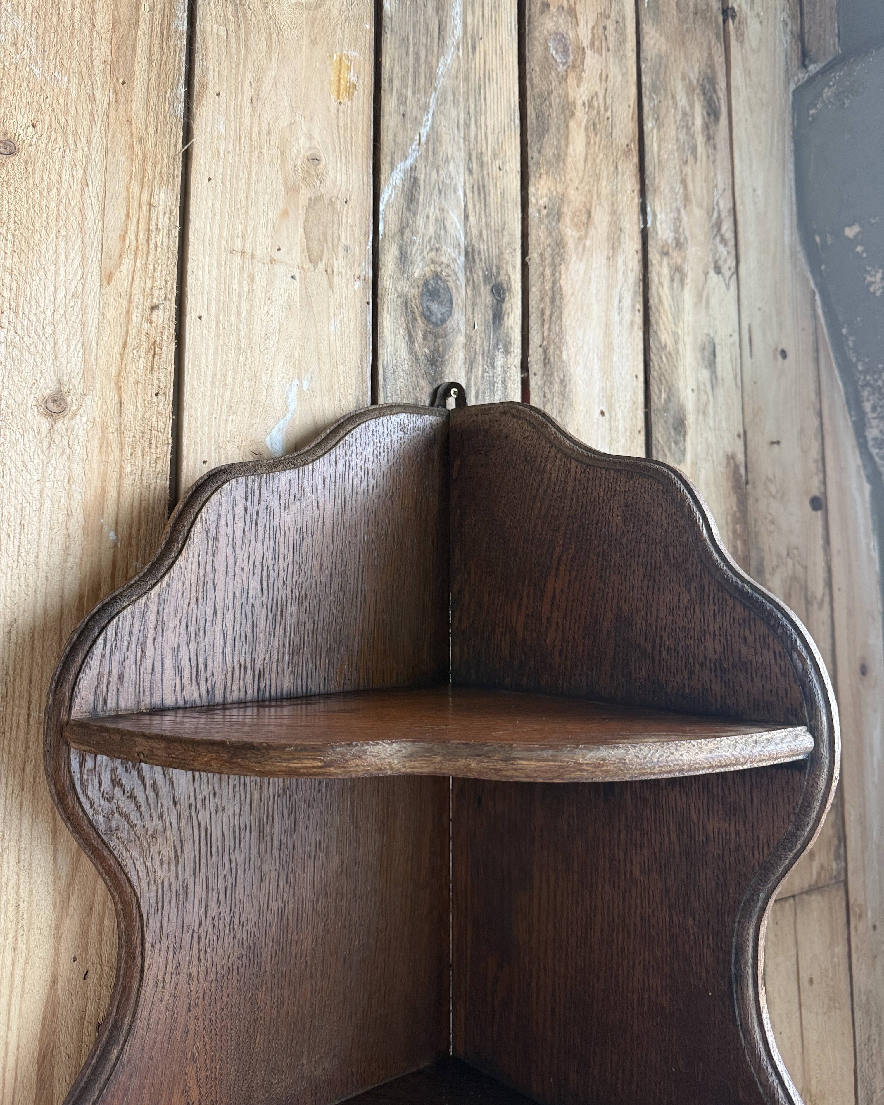 Old corner shelf in solid oak