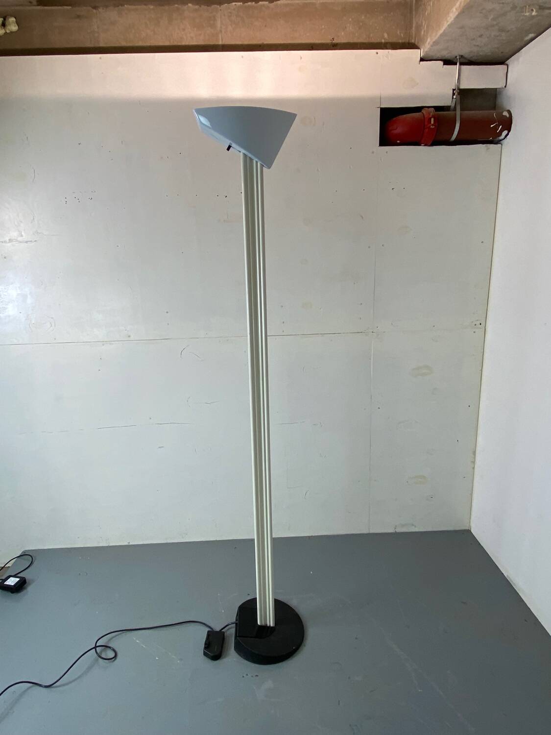 Lampadaire Mod. Otello de Bruno Gecchelin pour Oluce années 1980