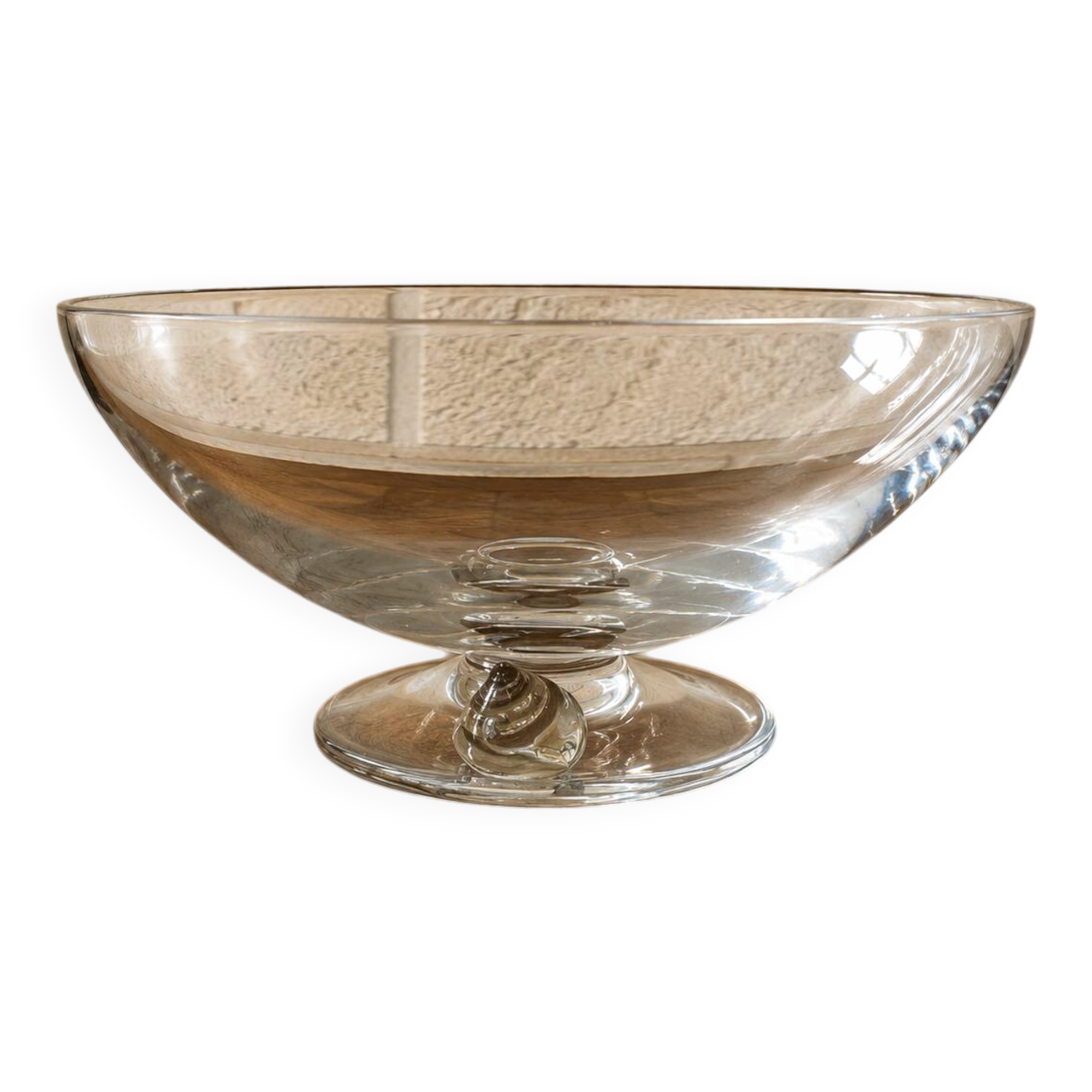 Refined creation by the Daum house for this snail-shaped bowl.
