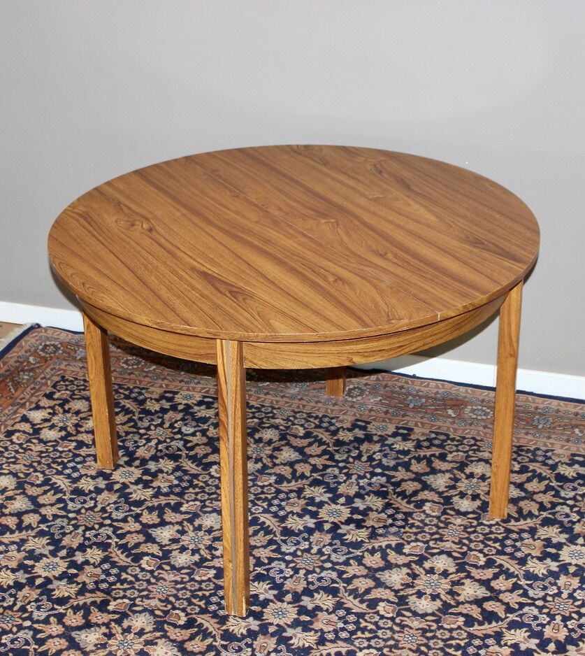 able to eat vintage round in formica imitation teak, with hidden extension, Scandinavian style