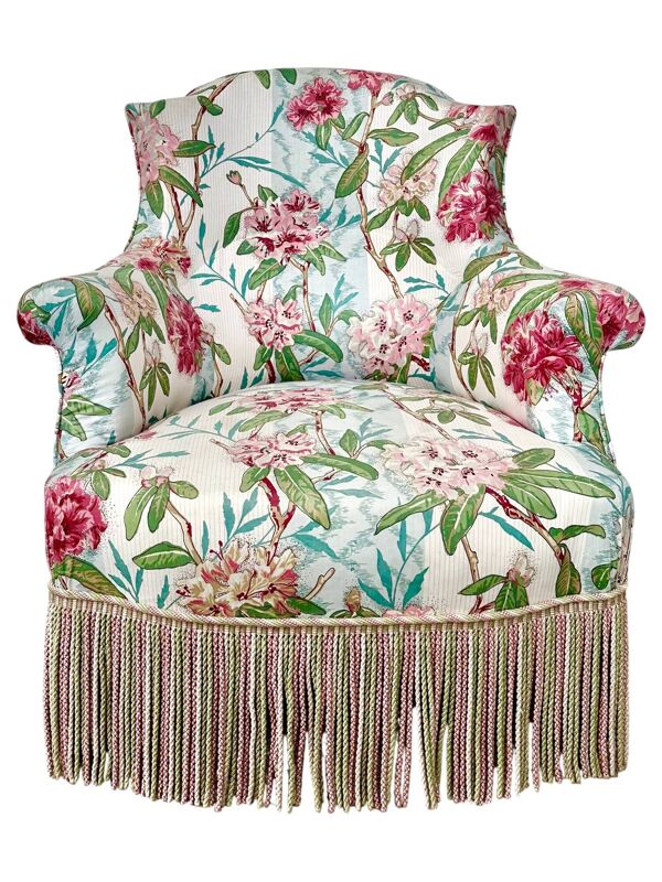Fauteuil crapaud style Napoléon III, tissu fleuri avec coussin