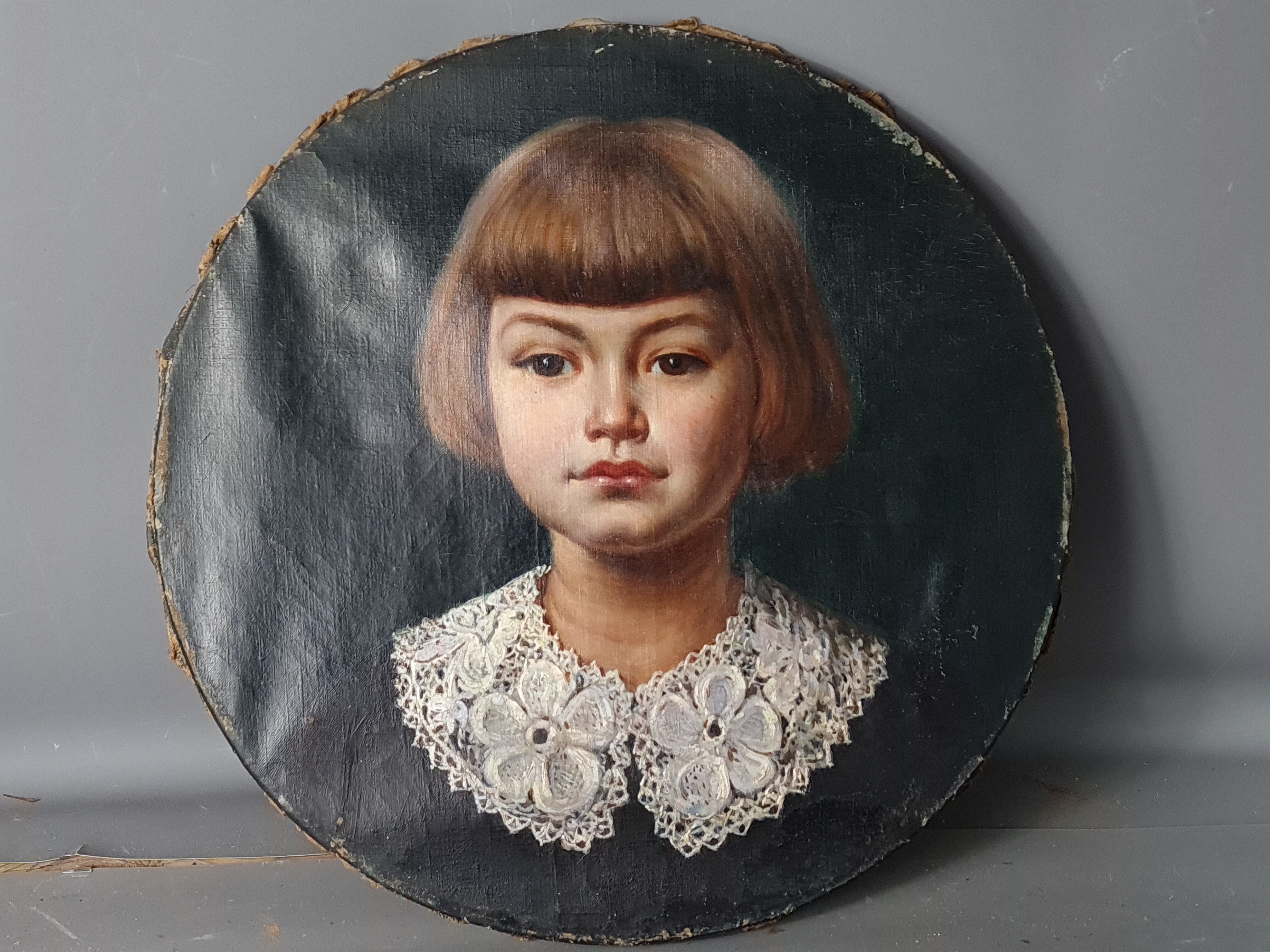 French school around 1900, portrait of a young girl, oil on canvas around 1900 Good condition. SB