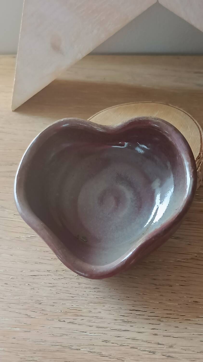 Heart-shaped ceramic trinket tray
